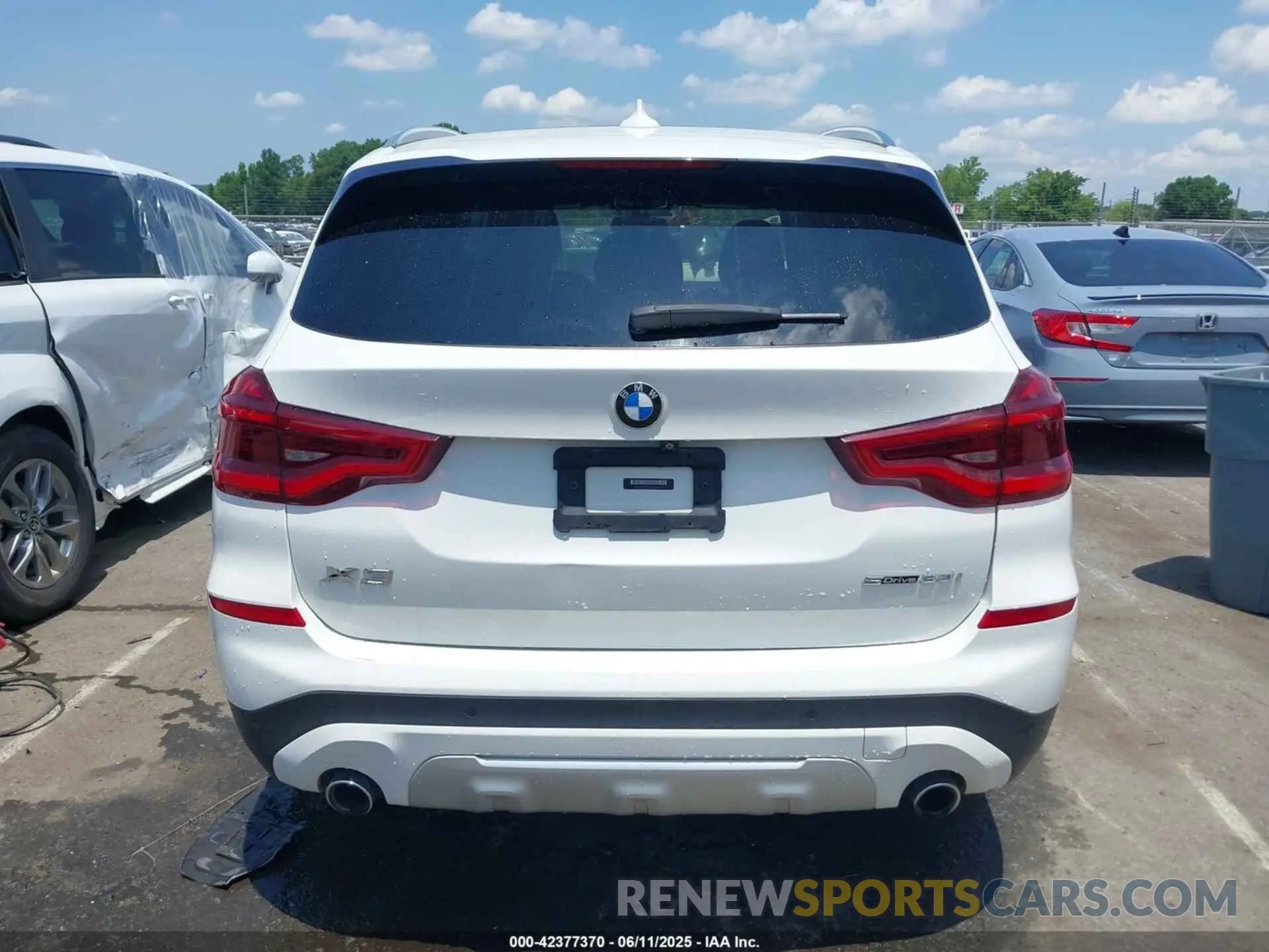 16 Photograph of a damaged car 5UXTY3C08LLE55346 BMW X3 2020