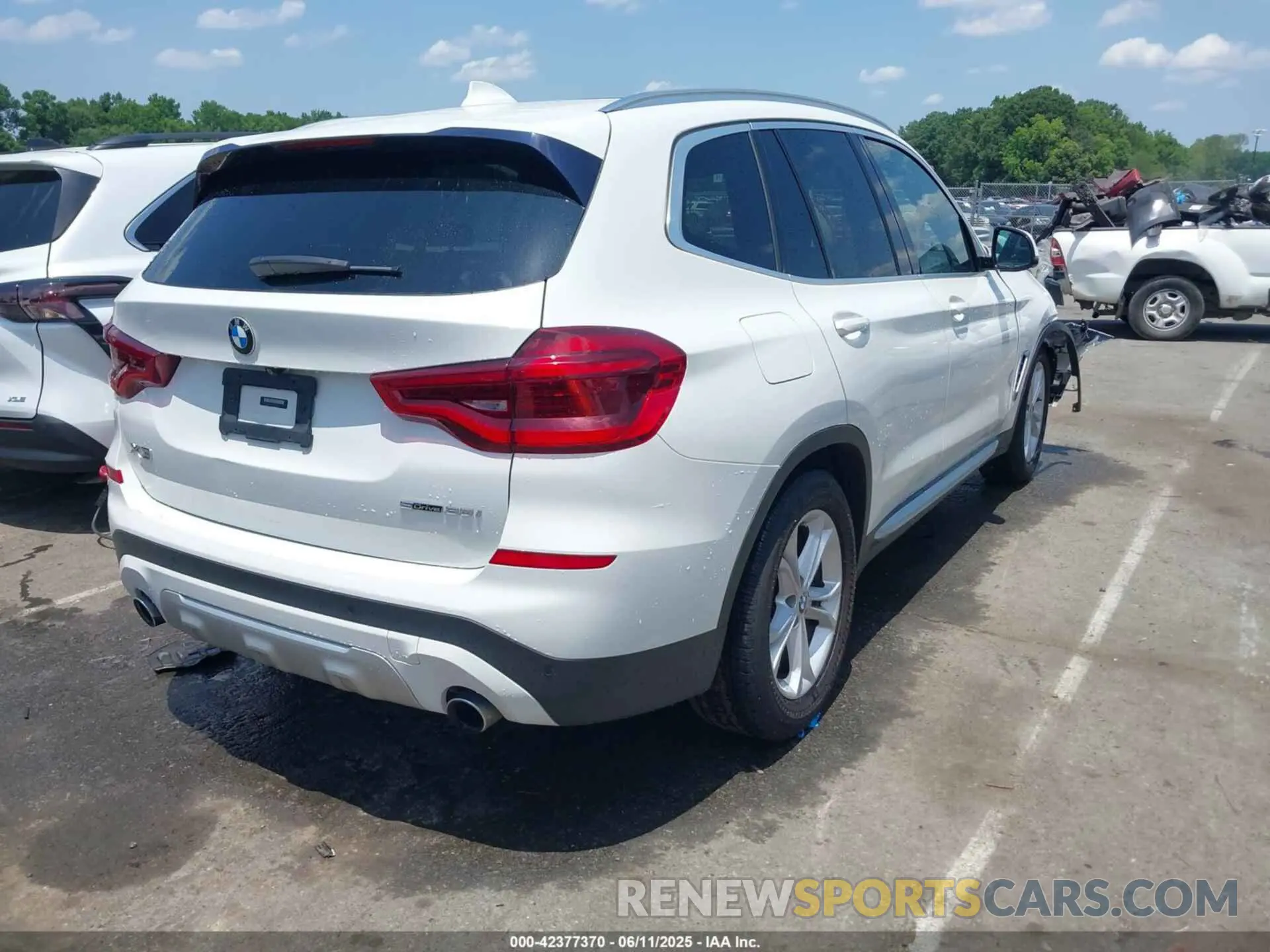 4 Photograph of a damaged car 5UXTY3C08LLE55346 BMW X3 2020