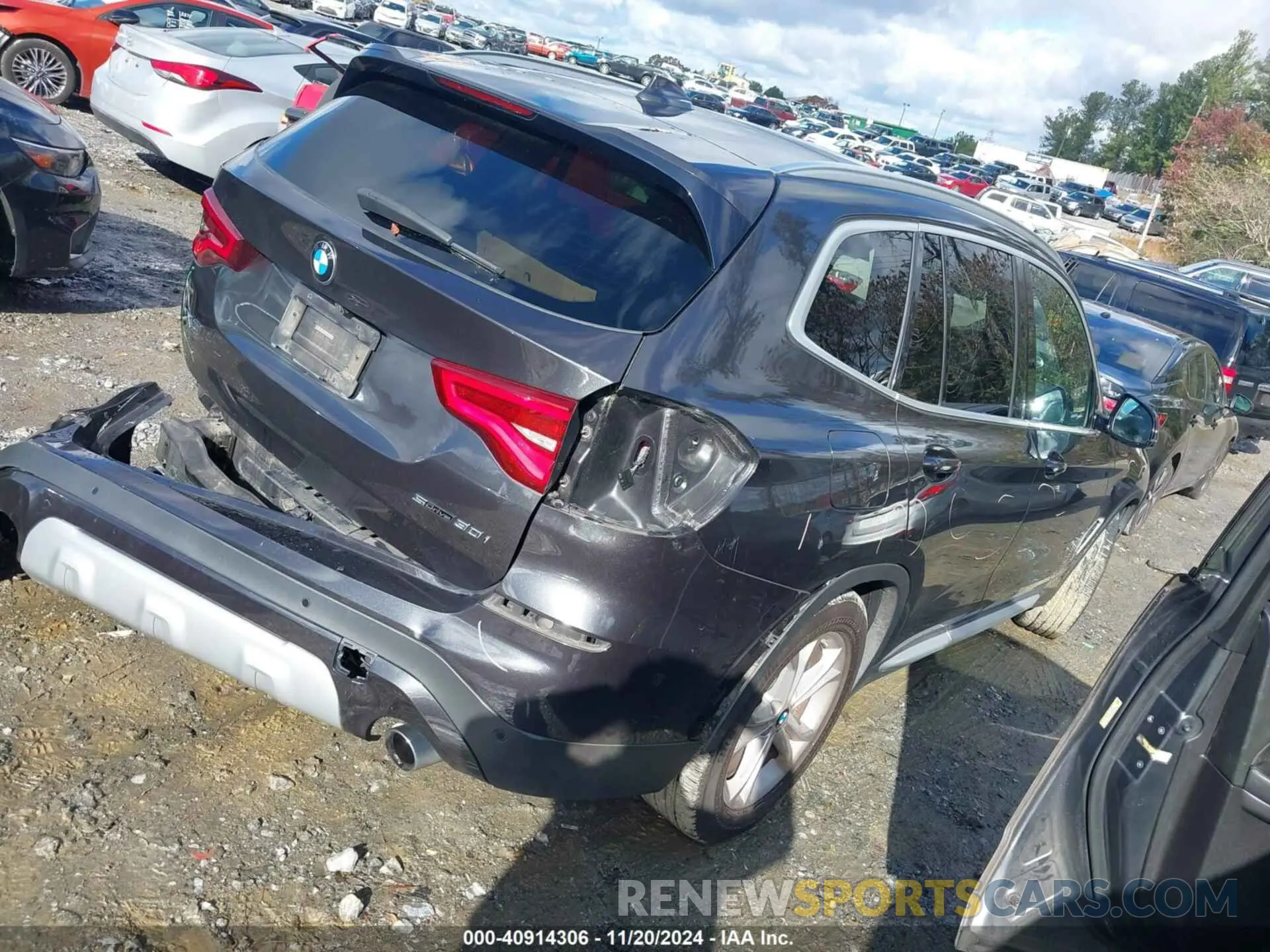 4 Photograph of a damaged car 5UXTY3C0XLLU72629 BMW X3 2020