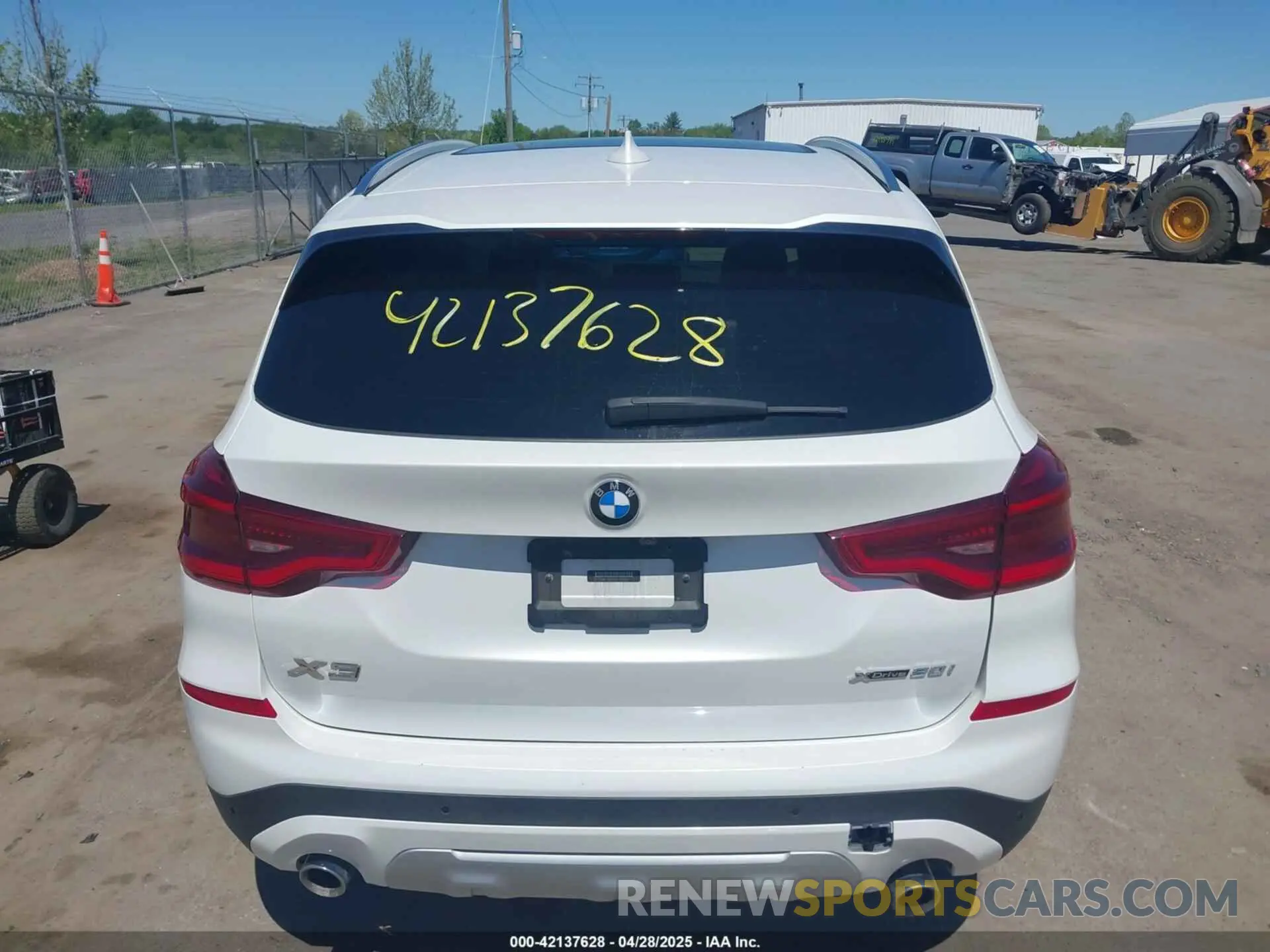 16 Photograph of a damaged car 5UXTY5C01LLT32755 BMW X3 2020