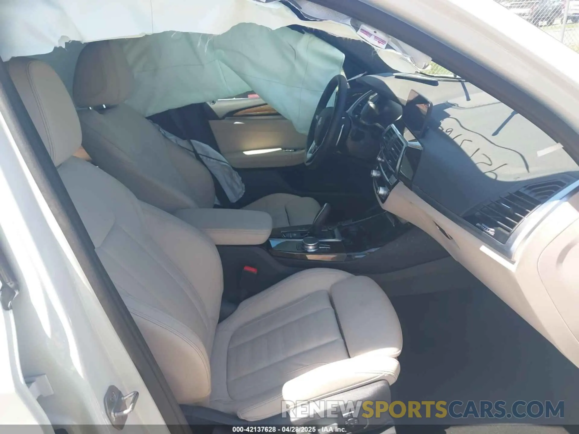 5 Photograph of a damaged car 5UXTY5C01LLT32755 BMW X3 2020