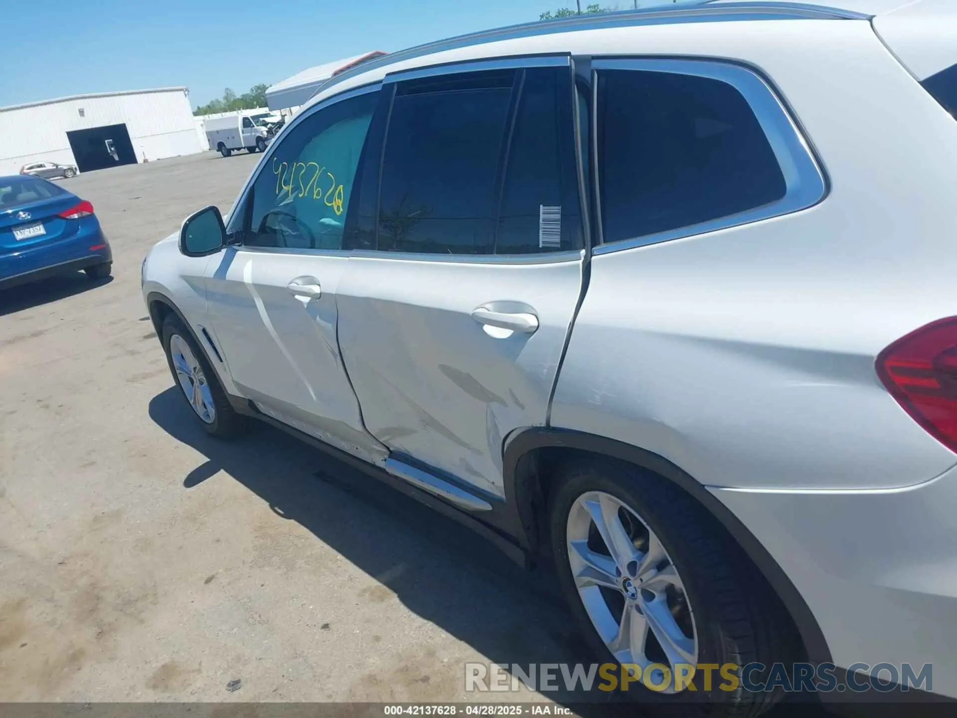 6 Photograph of a damaged car 5UXTY5C01LLT32755 BMW X3 2020
