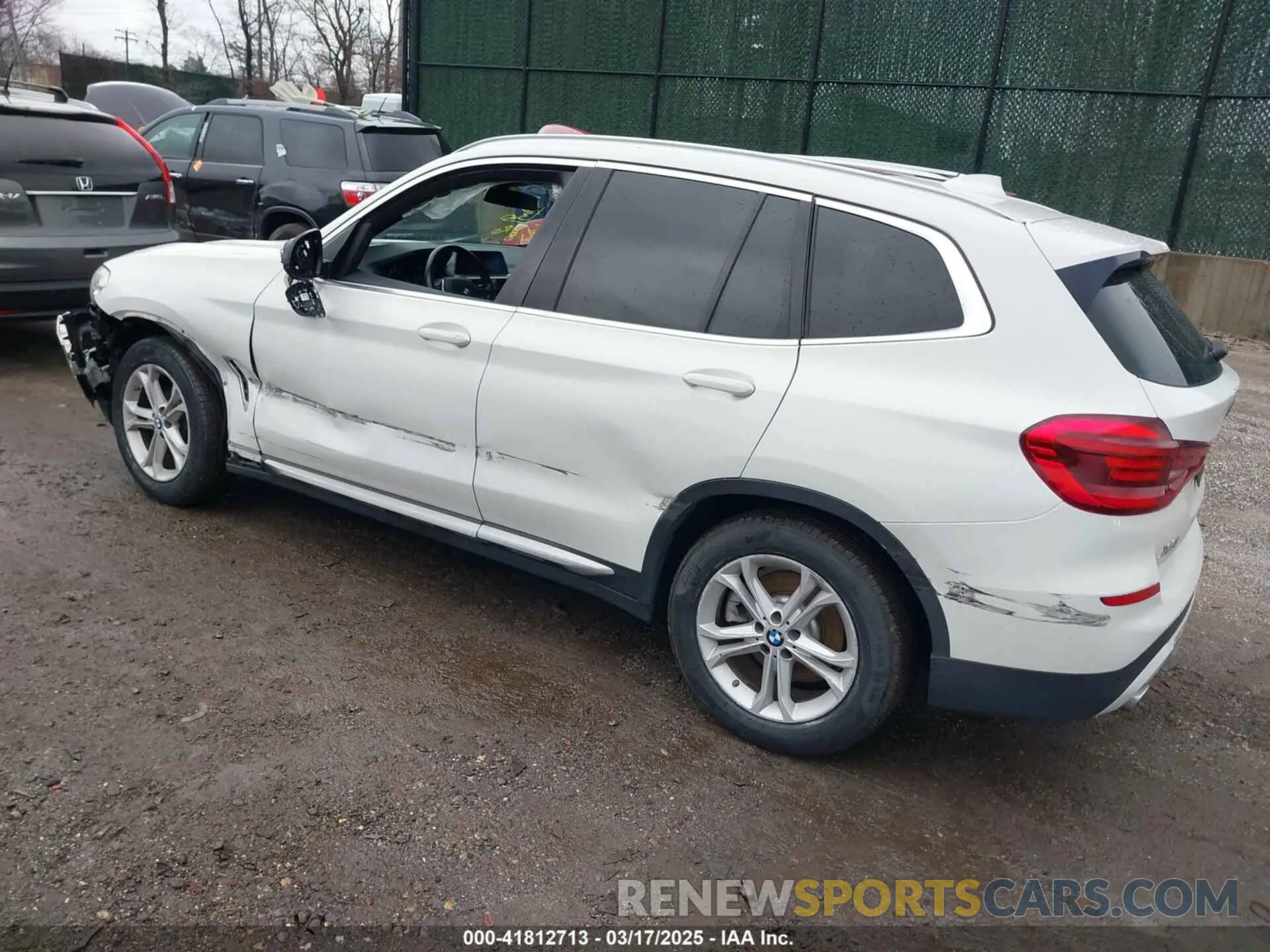 3 Photograph of a damaged car 5UXTY5C02LLT32649 BMW X3 2020