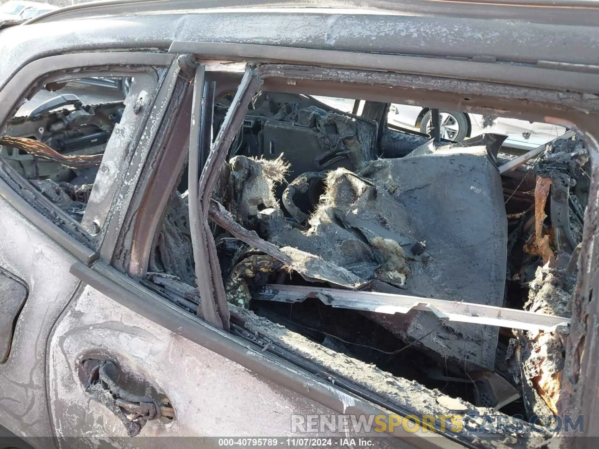8 Photograph of a damaged car 5UXTY5C03L9B04224 BMW X3 2020