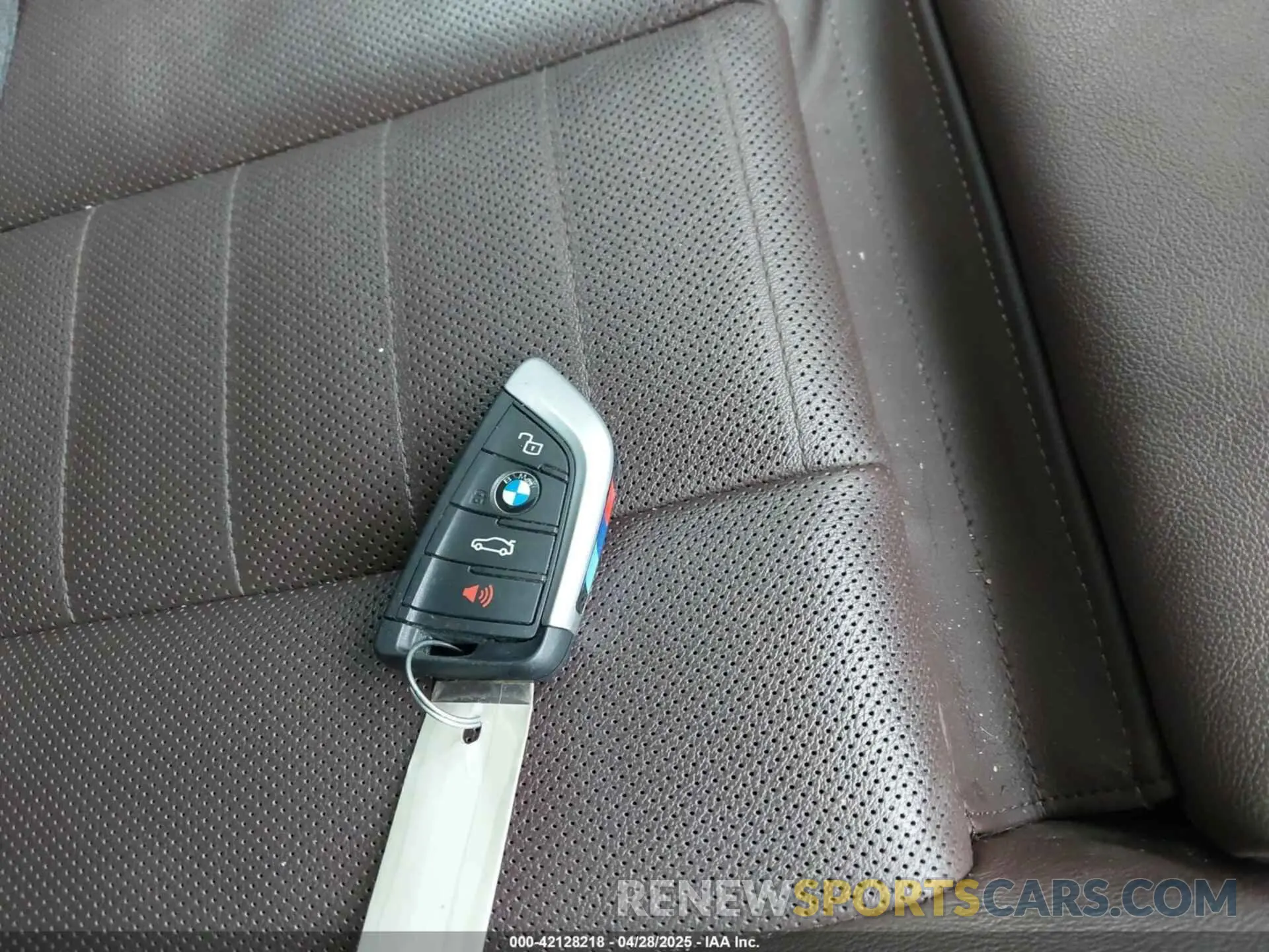 11 Photograph of a damaged car 5UXTY5C03L9D36838 BMW X3 2020