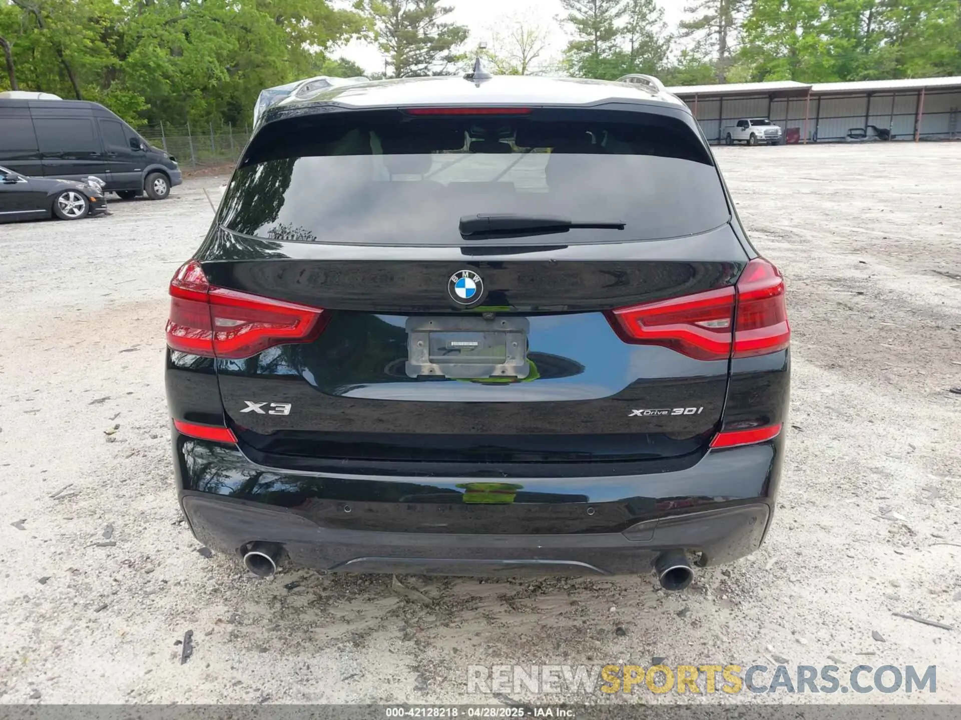 17 Photograph of a damaged car 5UXTY5C03L9D36838 BMW X3 2020