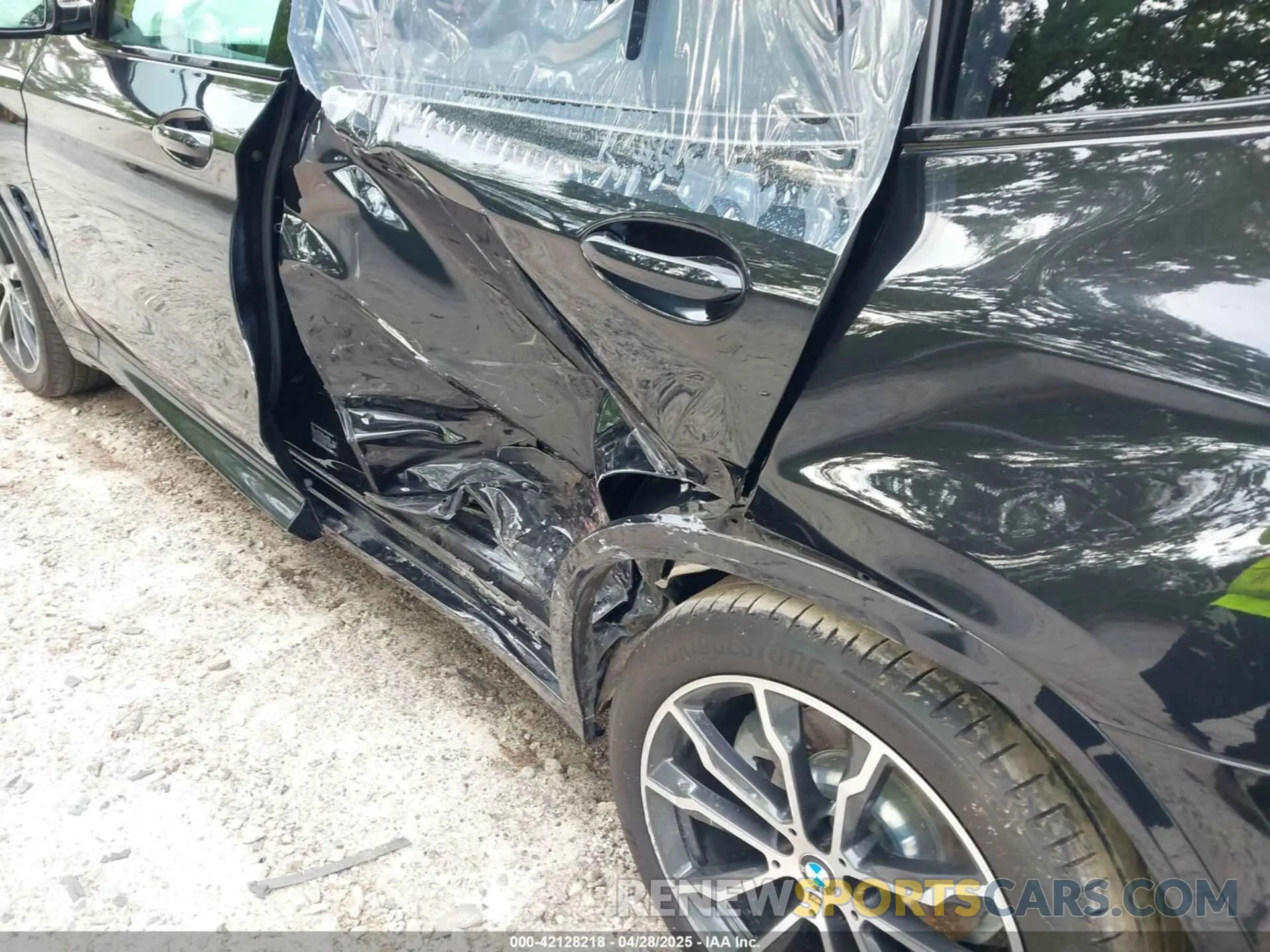 18 Photograph of a damaged car 5UXTY5C03L9D36838 BMW X3 2020