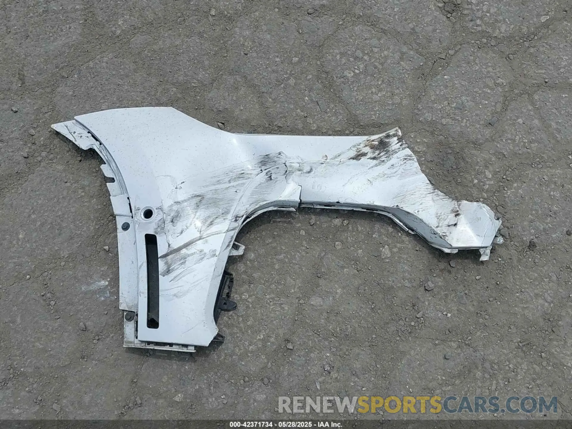 12 Photograph of a damaged car 5UXTY5C04L9C48154 BMW X3 2020