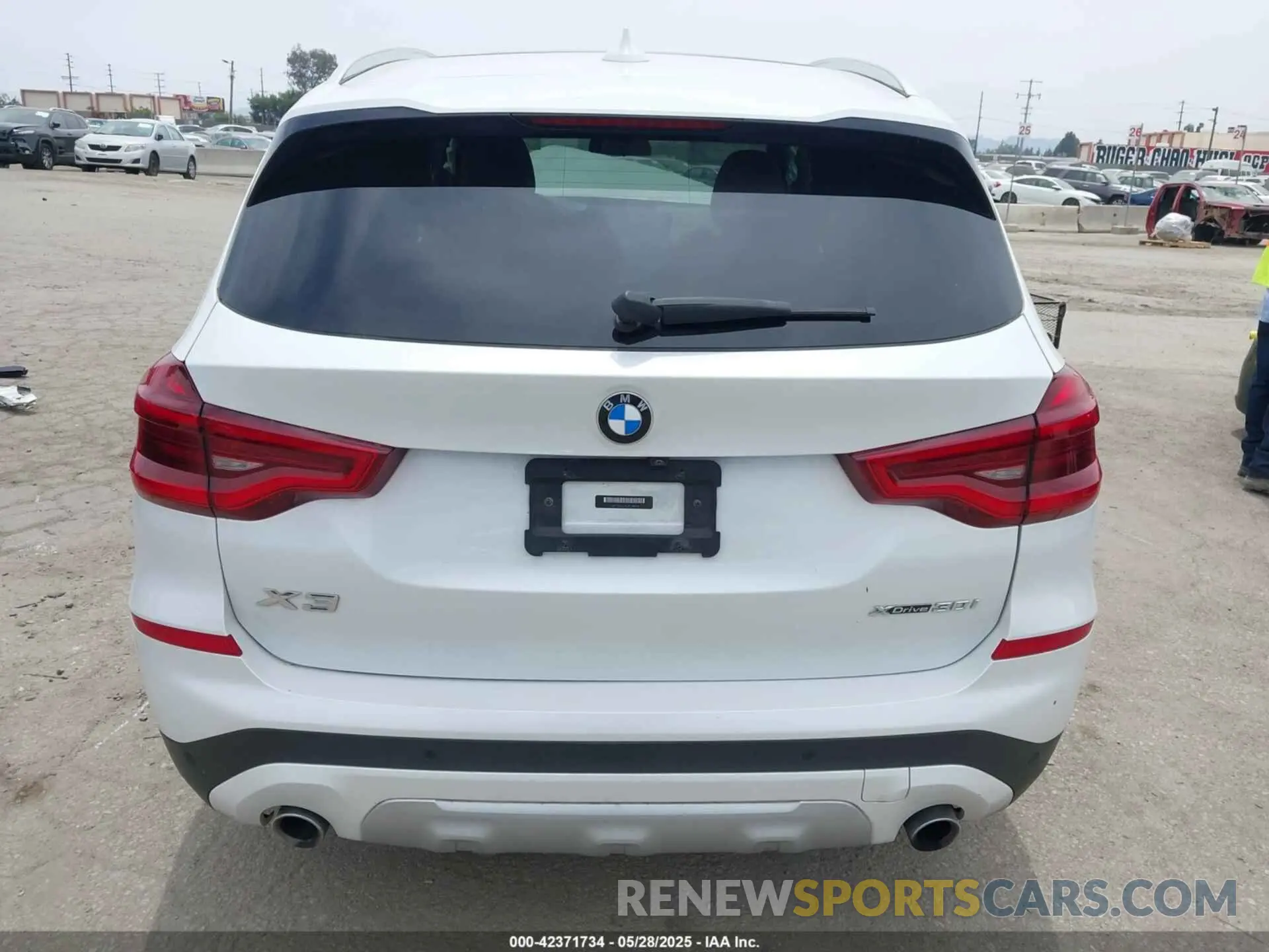 17 Photograph of a damaged car 5UXTY5C04L9C48154 BMW X3 2020