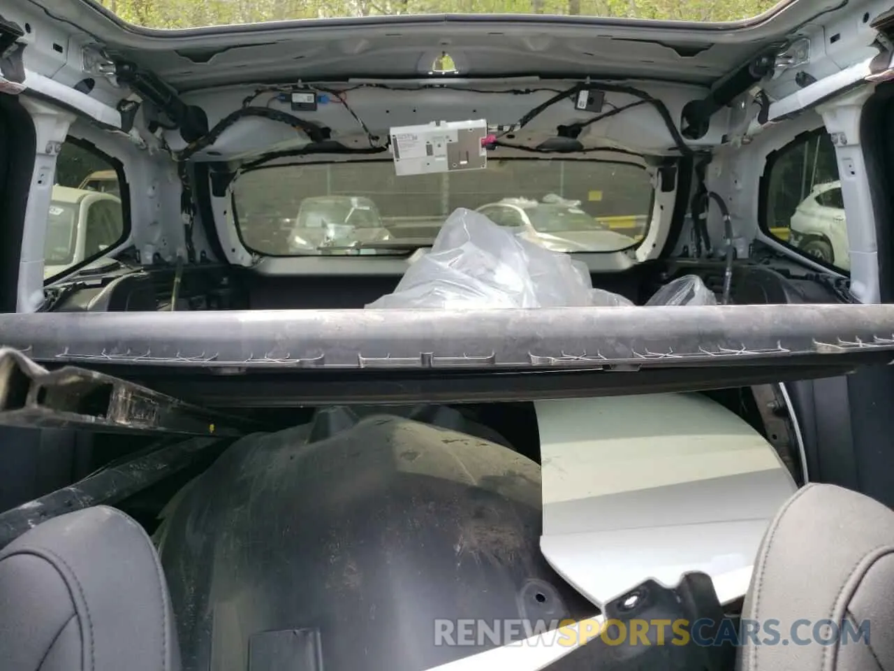 10 Photograph of a damaged car 5UXTY5C04L9C78898 BMW X3 2020