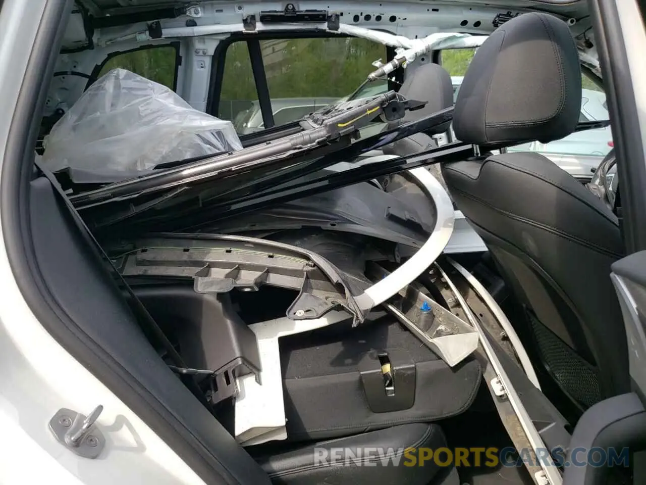 11 Photograph of a damaged car 5UXTY5C04L9C78898 BMW X3 2020
