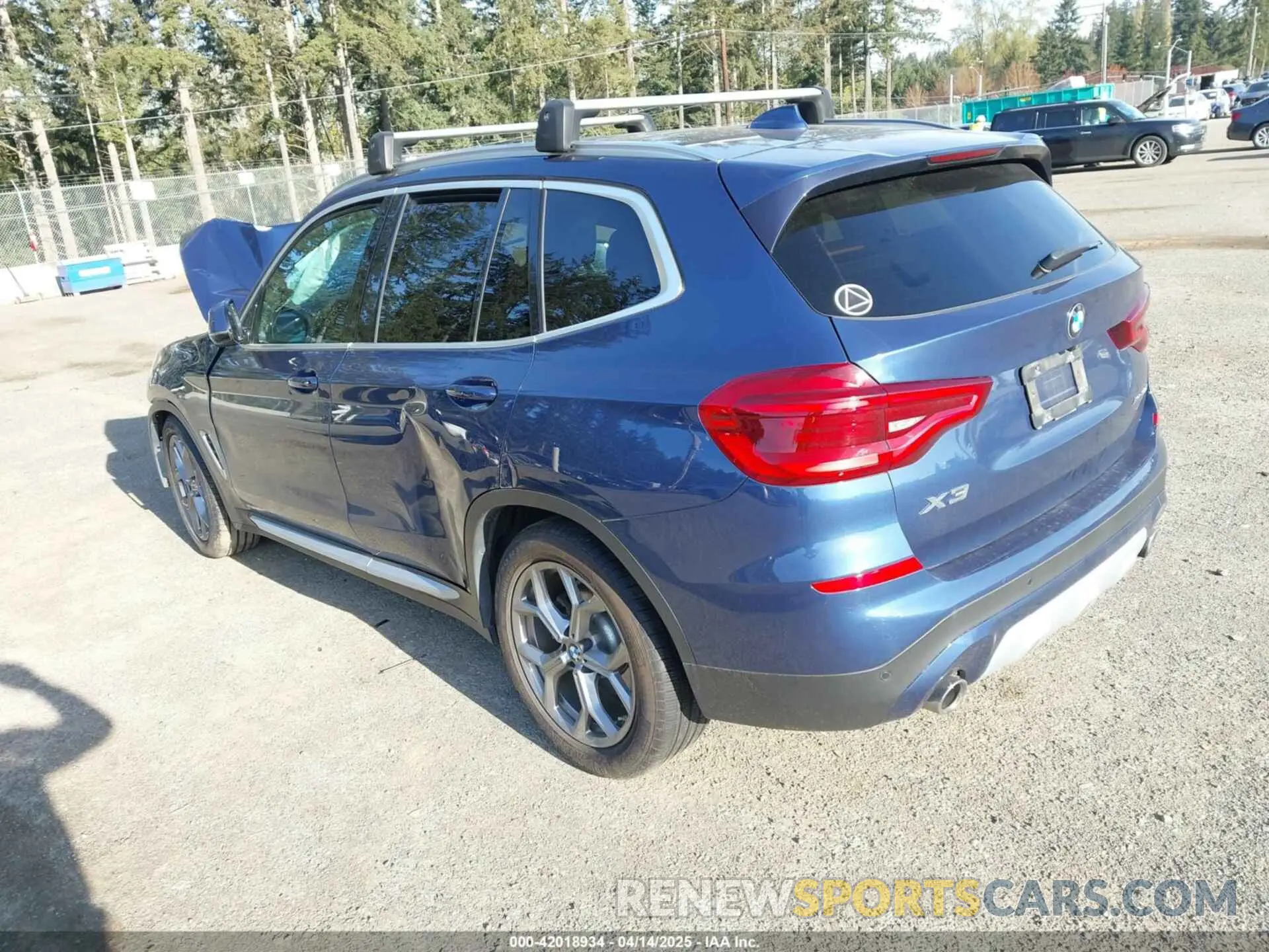 3 Photograph of a damaged car 5UXTY5C04LLT35519 BMW X3 2020