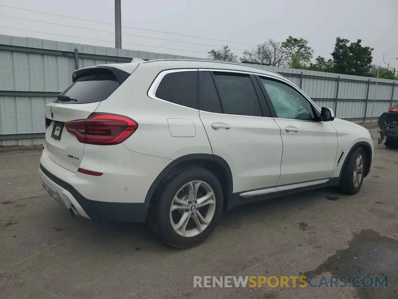 3 Photograph of a damaged car 5UXTY5C05L9B38911 BMW X3 2020