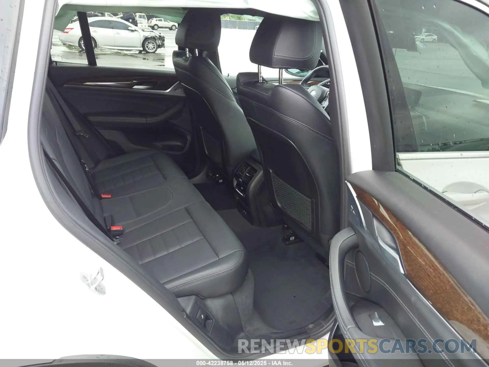 8 Photograph of a damaged car 5UXTY5C05L9B55188 BMW X3 2020