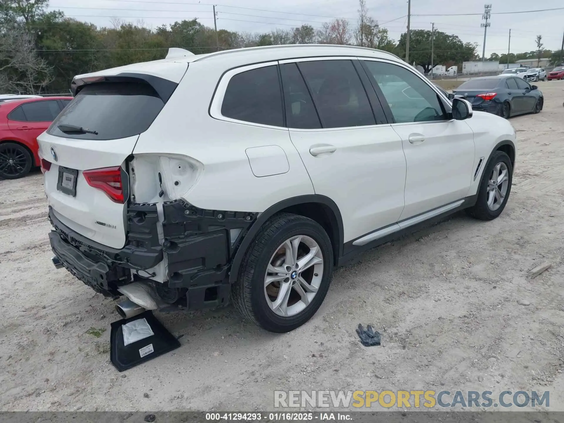 4 Photograph of a damaged car 5UXTY5C07LLT31836 BMW X3 2020