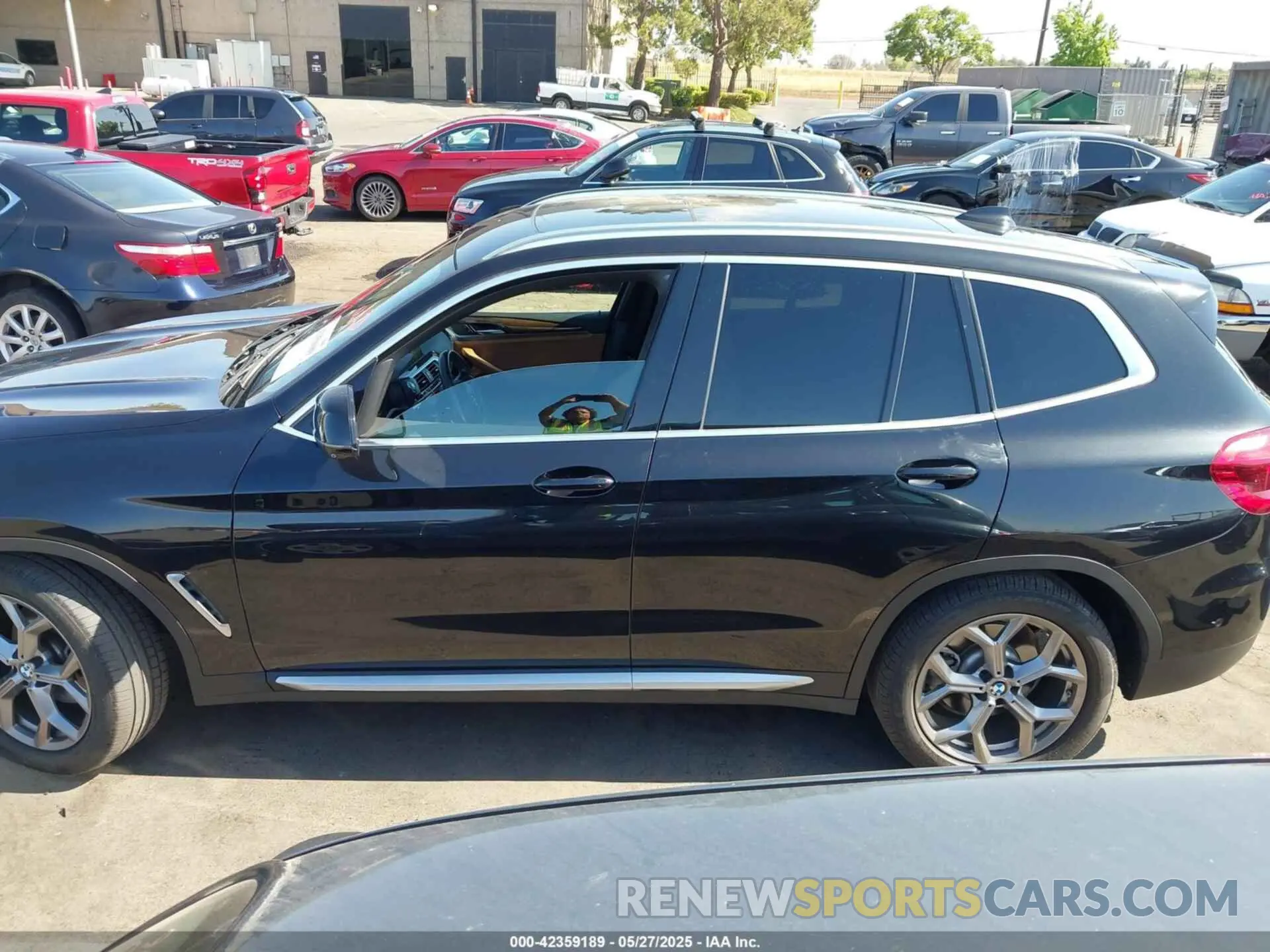 14 Photograph of a damaged car 5UXTY5C08L9B89724 BMW X3 2020