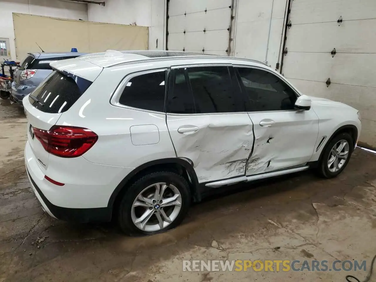 3 Photograph of a damaged car 5UXTY5C08LLE58291 BMW X3 2020