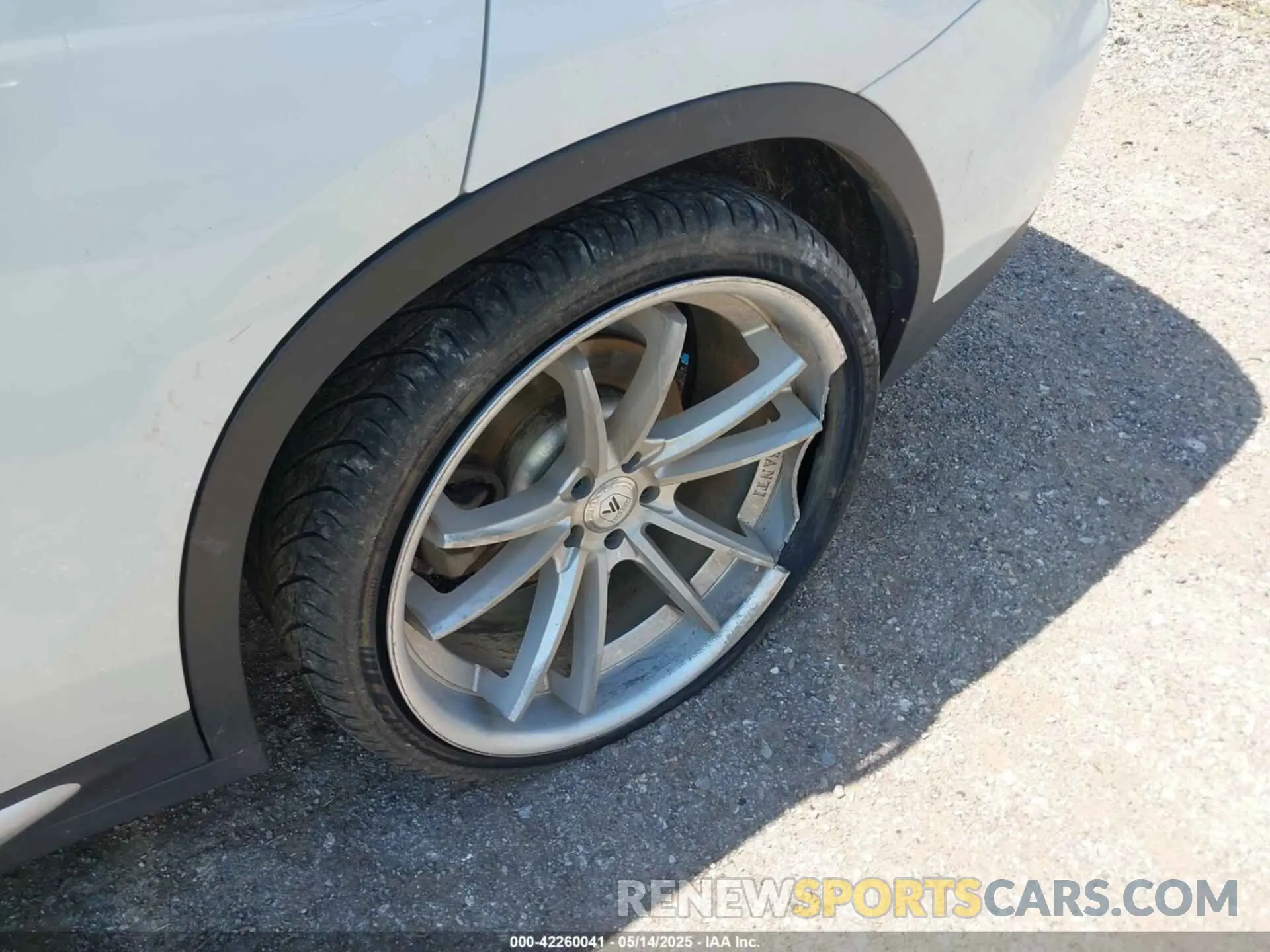 18 Photograph of a damaged car 5UXTY5C08LLT32154 BMW X3 2020