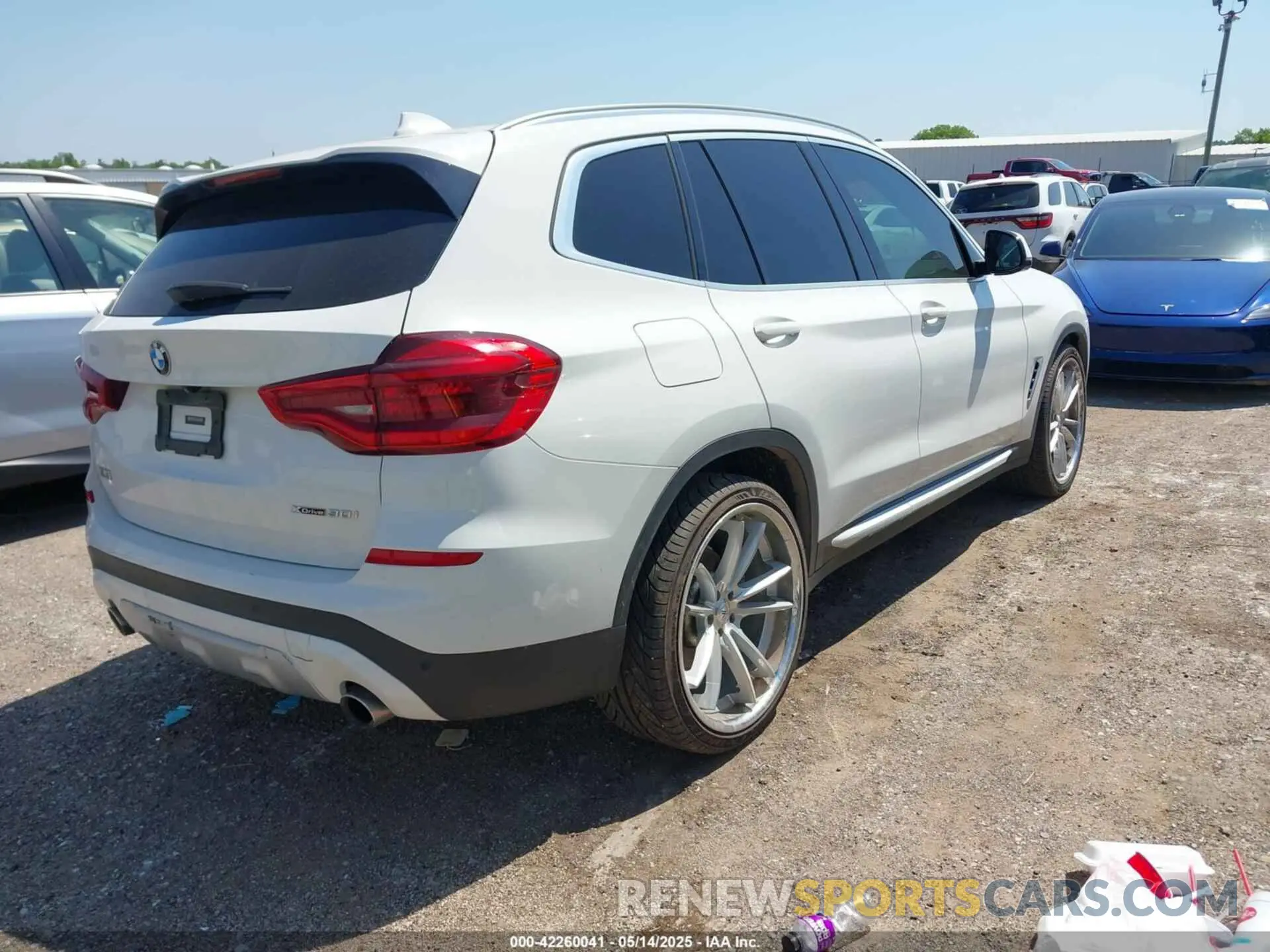 4 Photograph of a damaged car 5UXTY5C08LLT32154 BMW X3 2020