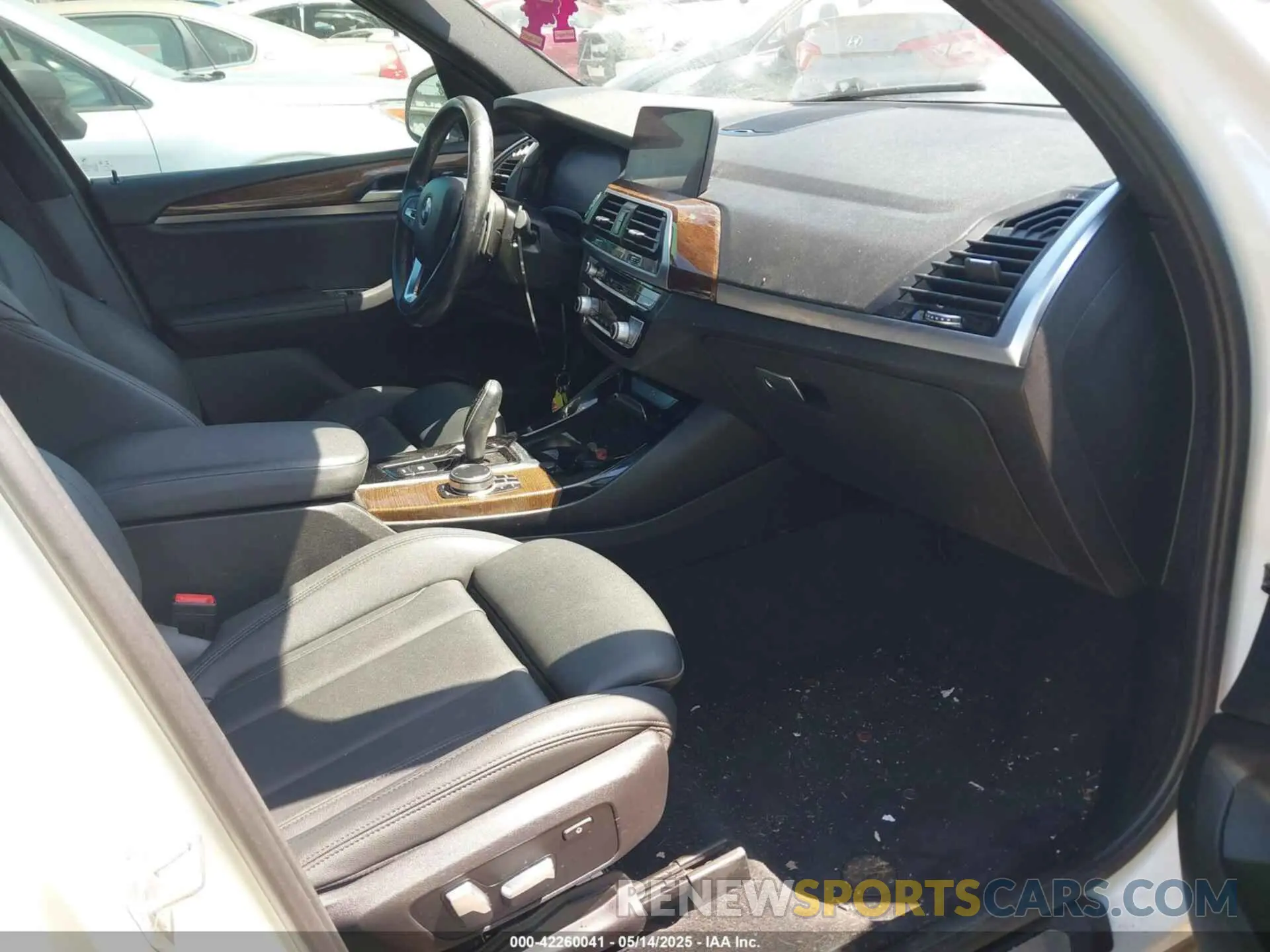 5 Photograph of a damaged car 5UXTY5C08LLT32154 BMW X3 2020