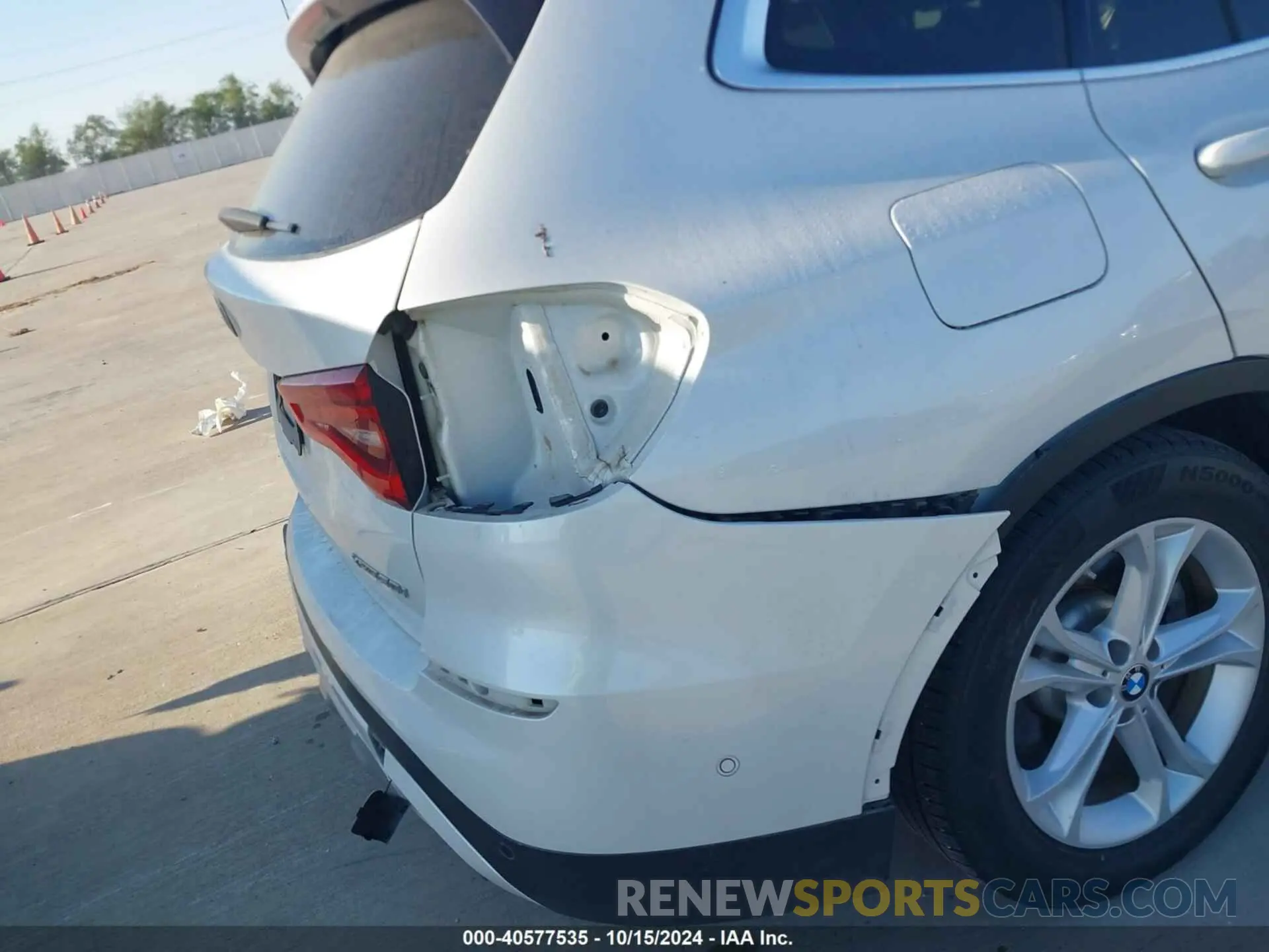 18 Photograph of a damaged car 5UXTY5C08LLT38522 BMW X3 2020