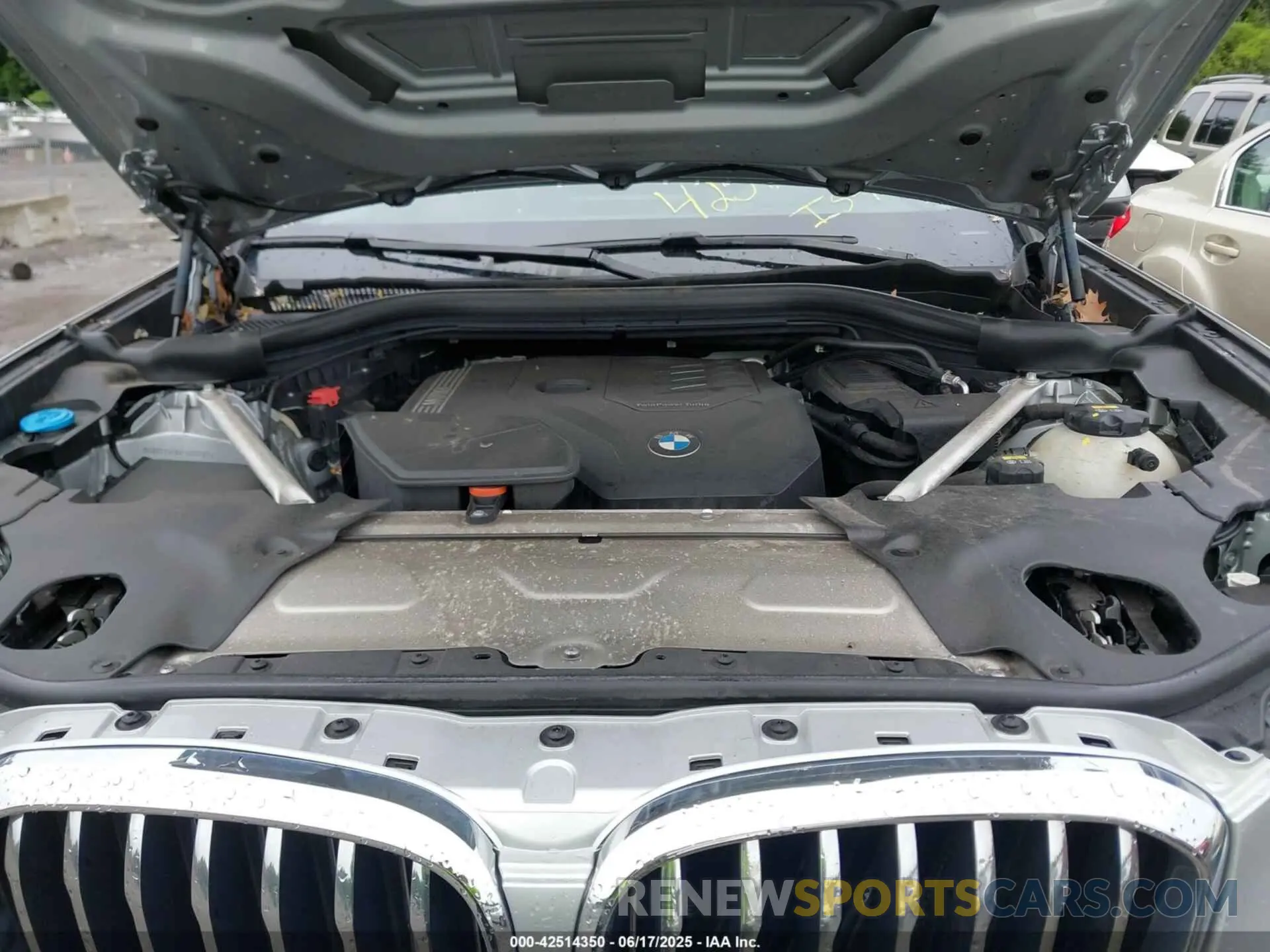 10 Photograph of a damaged car 5UXTY5C09L9B36689 BMW X3 2020