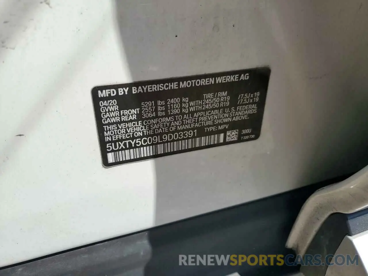 13 Photograph of a damaged car 5UXTY5C09L9D03391 BMW X3 2020