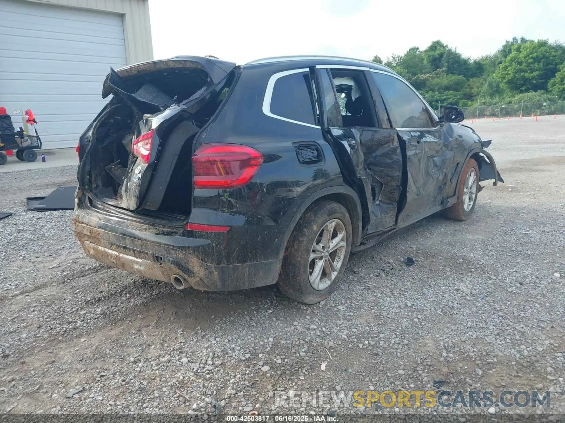4 Photograph of a damaged car 5UXTY5C09LLE58039 BMW X3 2020