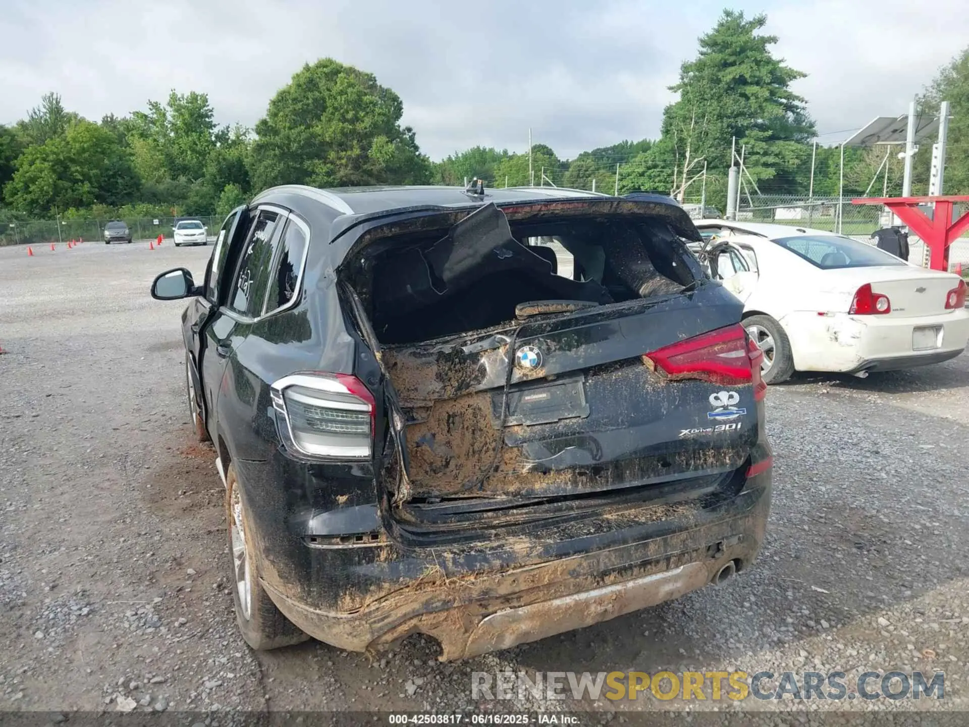 6 Photograph of a damaged car 5UXTY5C09LLE58039 BMW X3 2020