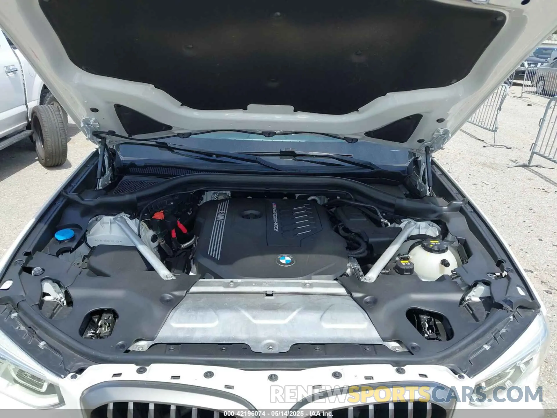 10 Photograph of a damaged car 5UXTY9C00L9B03829 BMW X3 2020