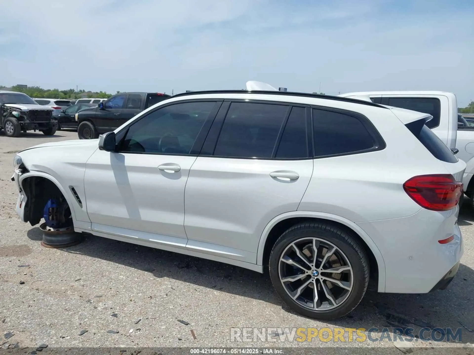 14 Photograph of a damaged car 5UXTY9C00L9B03829 BMW X3 2020