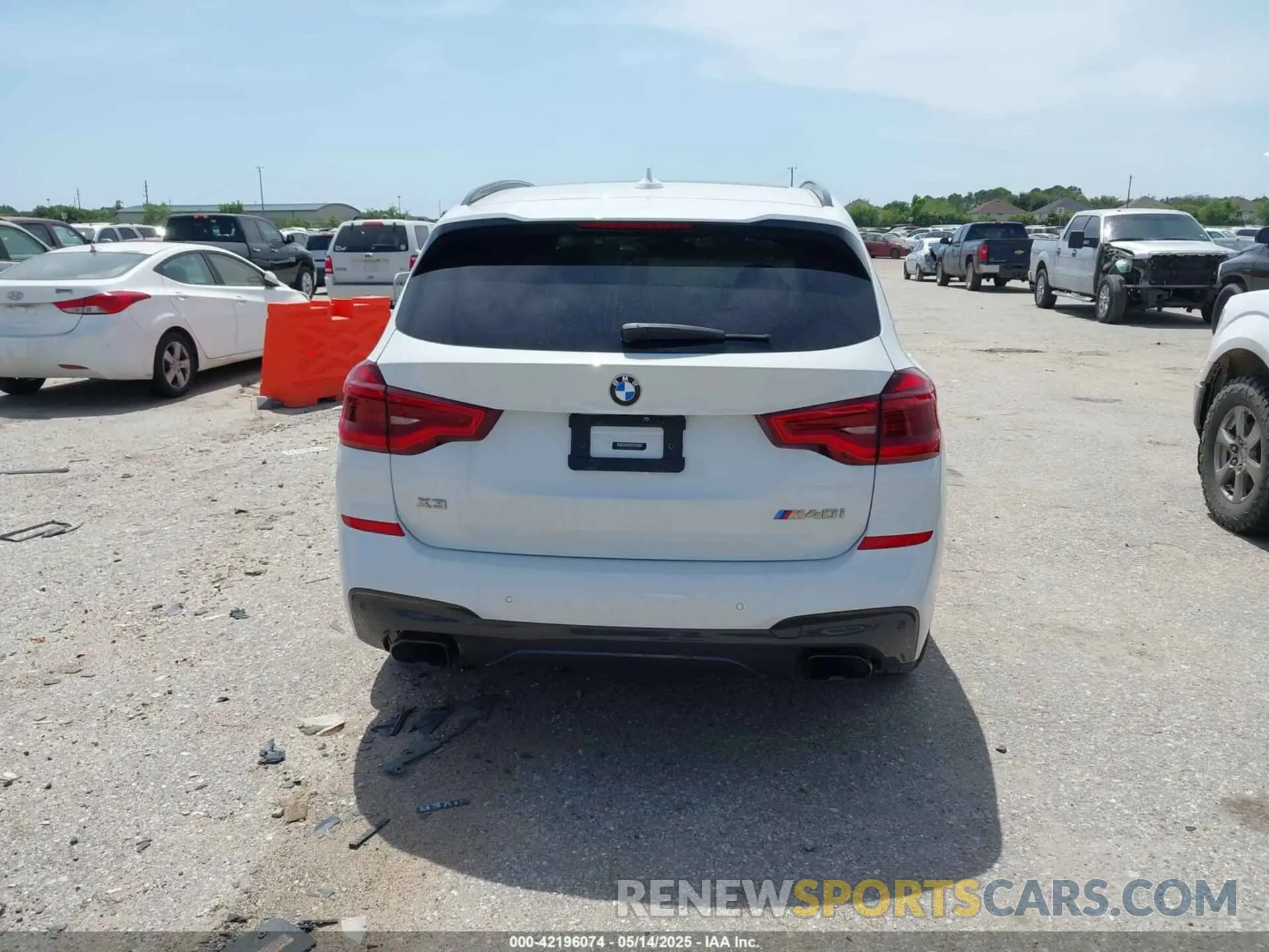 16 Photograph of a damaged car 5UXTY9C00L9B03829 BMW X3 2020