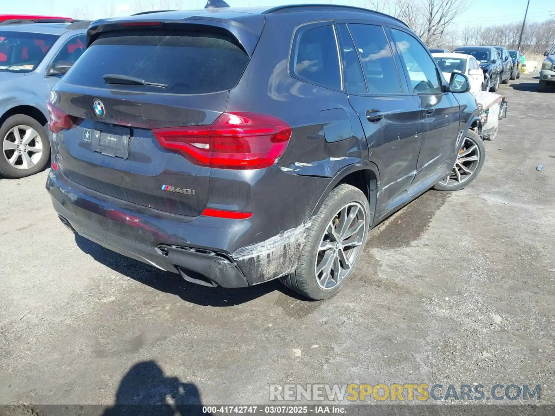 19 Photograph of a damaged car 5UXTY9C05LLE59910 BMW X3 2020