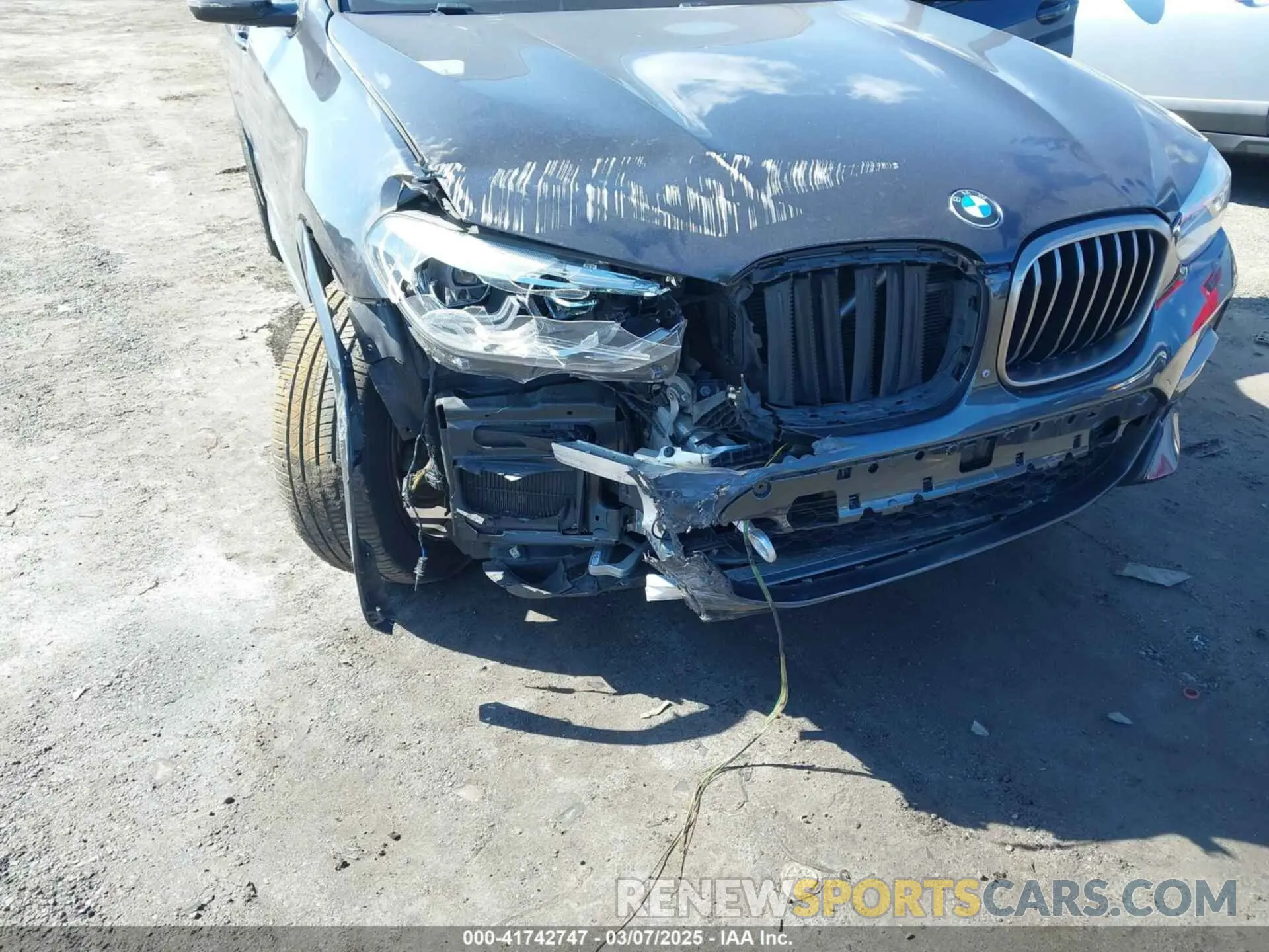 6 Photograph of a damaged car 5UXTY9C05LLE59910 BMW X3 2020