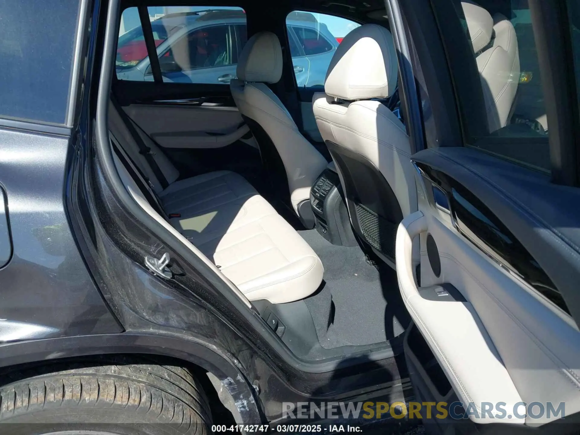 8 Photograph of a damaged car 5UXTY9C05LLE59910 BMW X3 2020