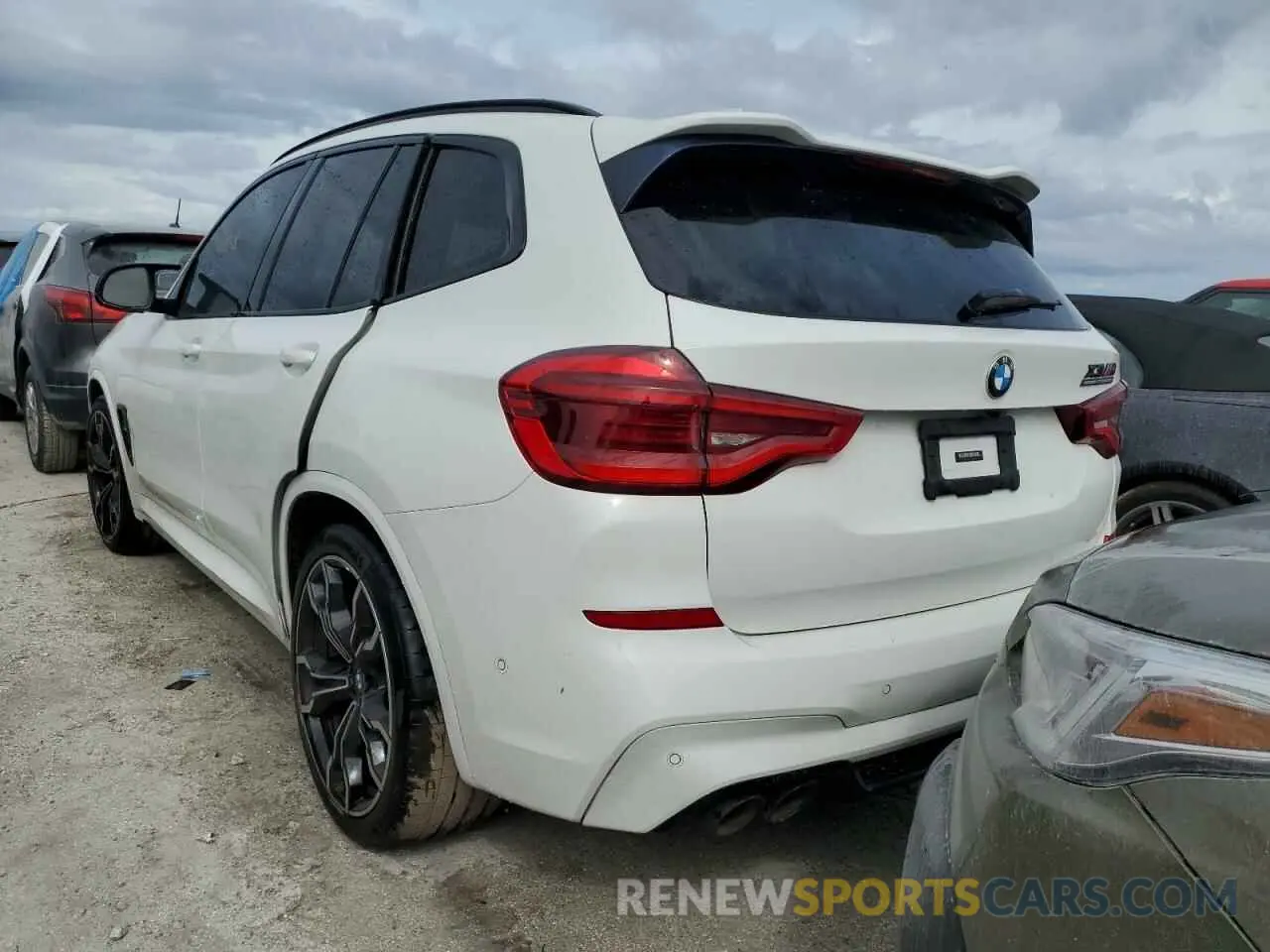 6 Photograph of a damaged car 5YMTS0C01L9B87956 BMW X3 2020