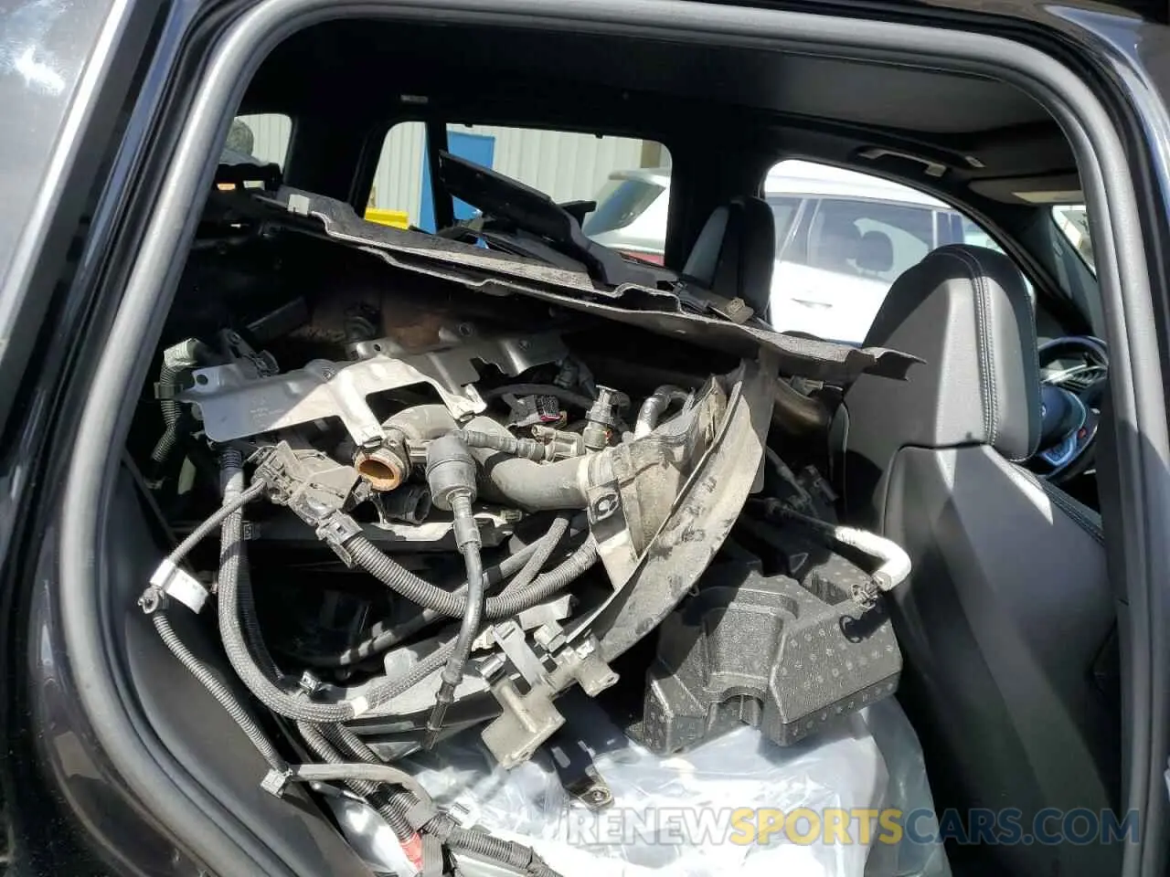 10 Photograph of a damaged car 5YMTS0C0XL9B65521 BMW X3 2020