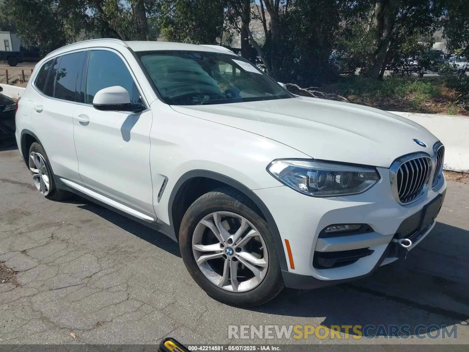 1 Photograph of a damaged car 5UXTY3C00M9D91818 BMW X3 2021