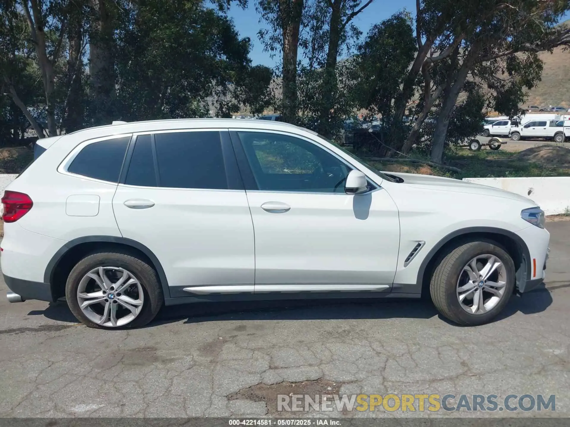 13 Photograph of a damaged car 5UXTY3C00M9D91818 BMW X3 2021