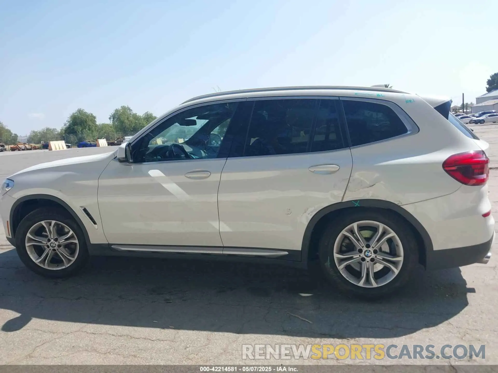 14 Photograph of a damaged car 5UXTY3C00M9D91818 BMW X3 2021