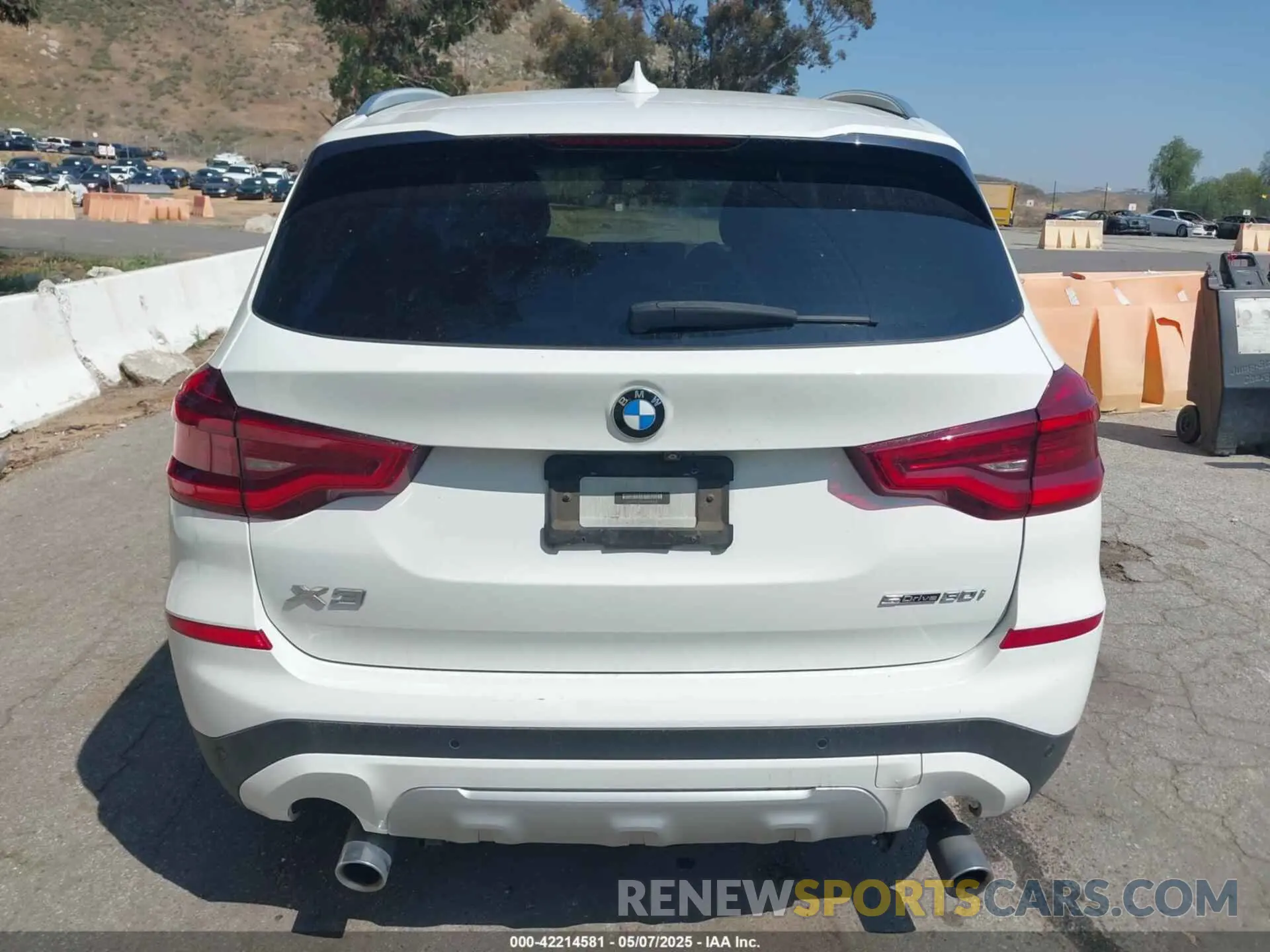 16 Photograph of a damaged car 5UXTY3C00M9D91818 BMW X3 2021