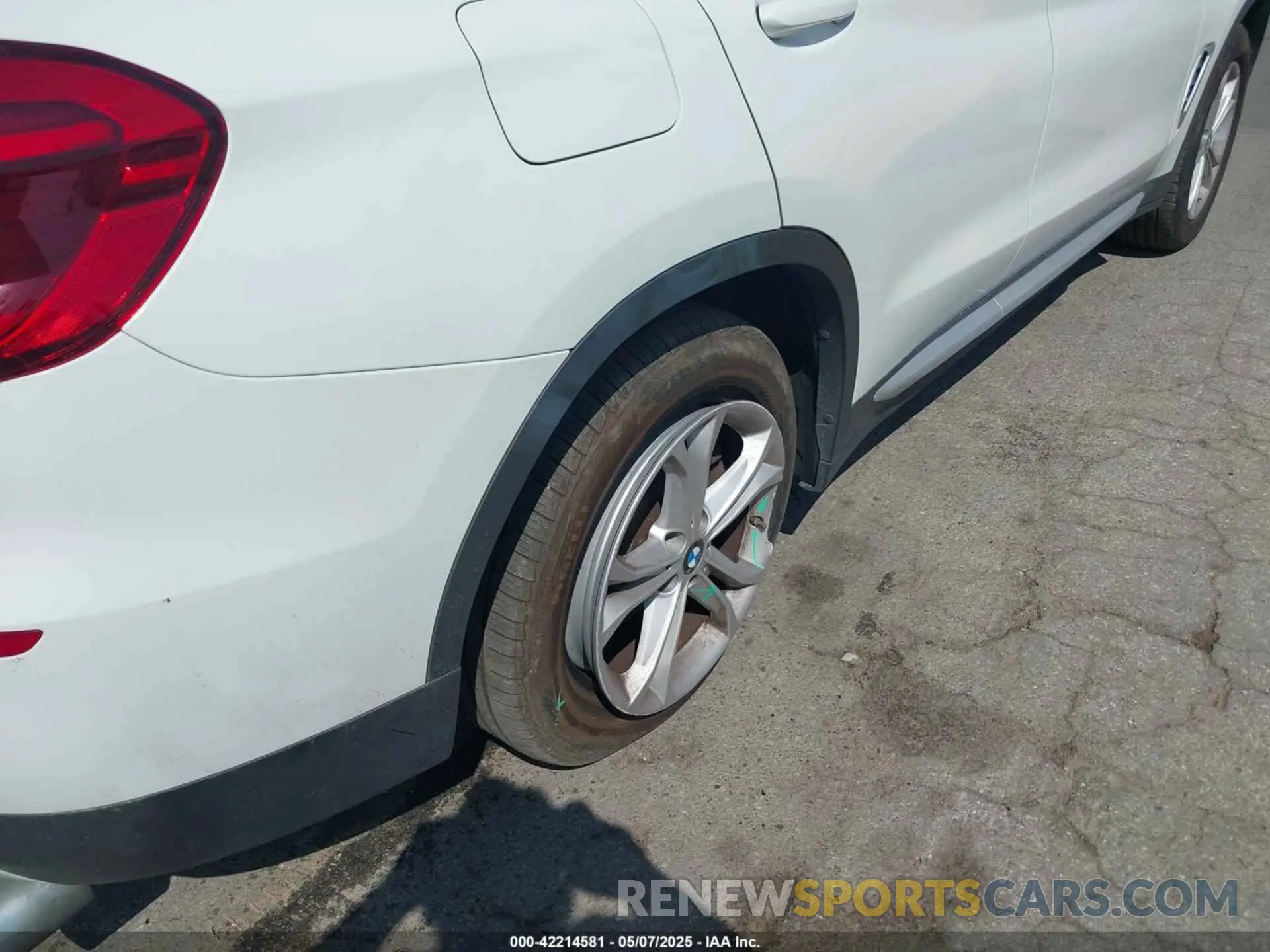 17 Photograph of a damaged car 5UXTY3C00M9D91818 BMW X3 2021