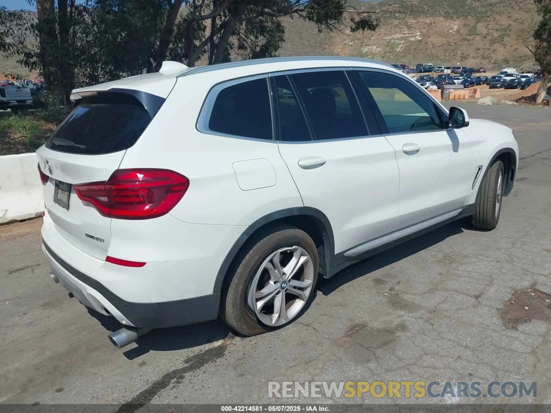 4 Photograph of a damaged car 5UXTY3C00M9D91818 BMW X3 2021