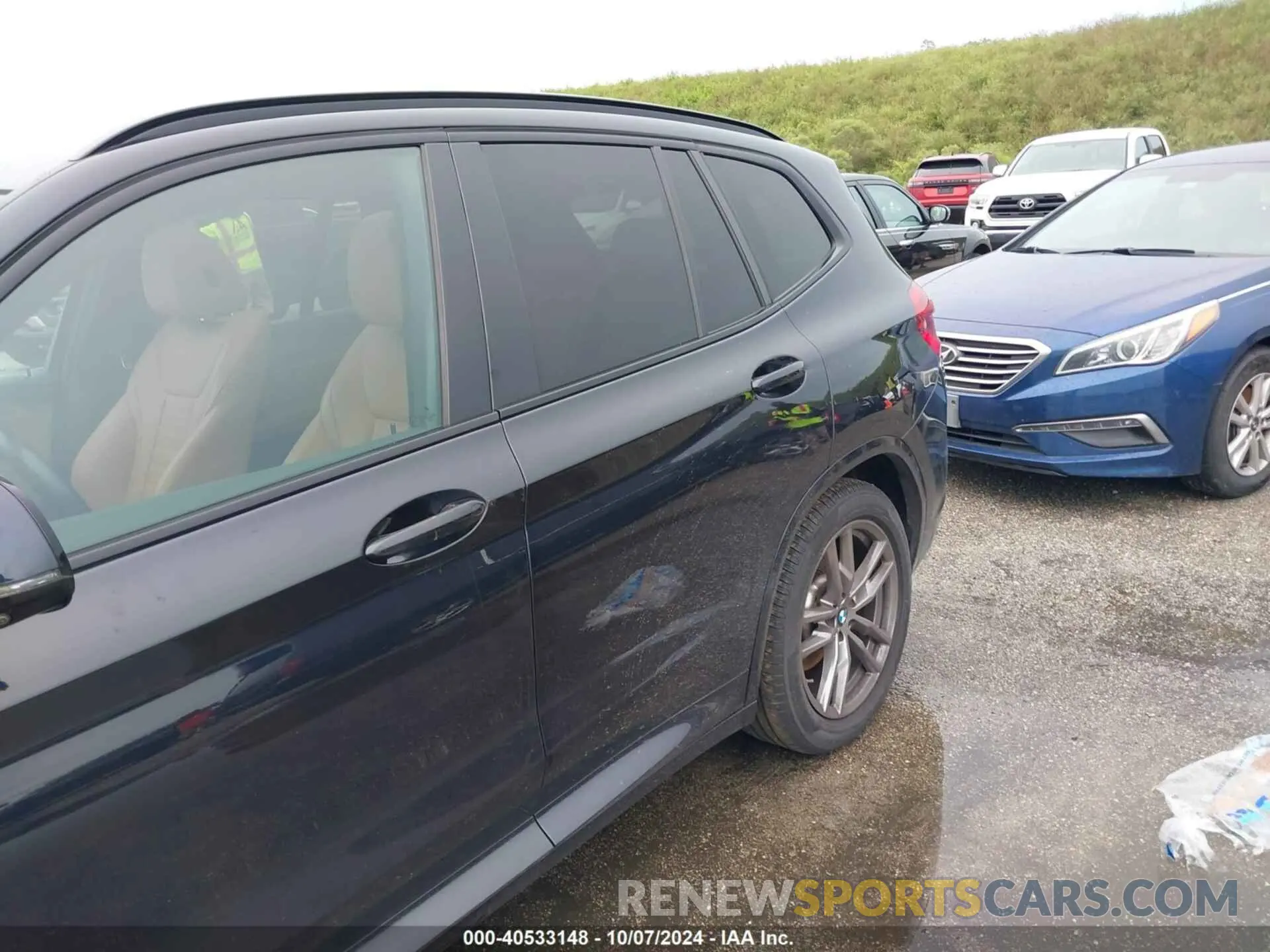 12 Photograph of a damaged car 5UXTY3C00M9F82672 BMW X3 2021