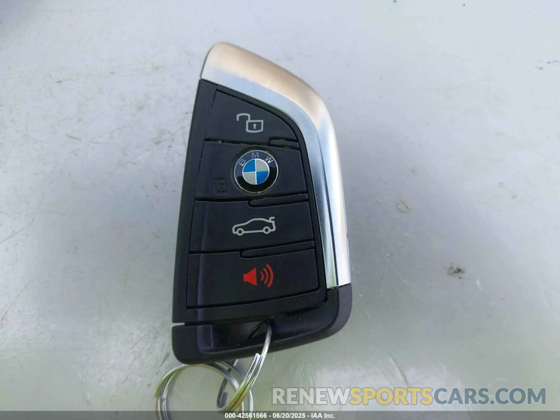 11 Photograph of a damaged car 5UXTY3C00M9G50081 BMW X3 2021