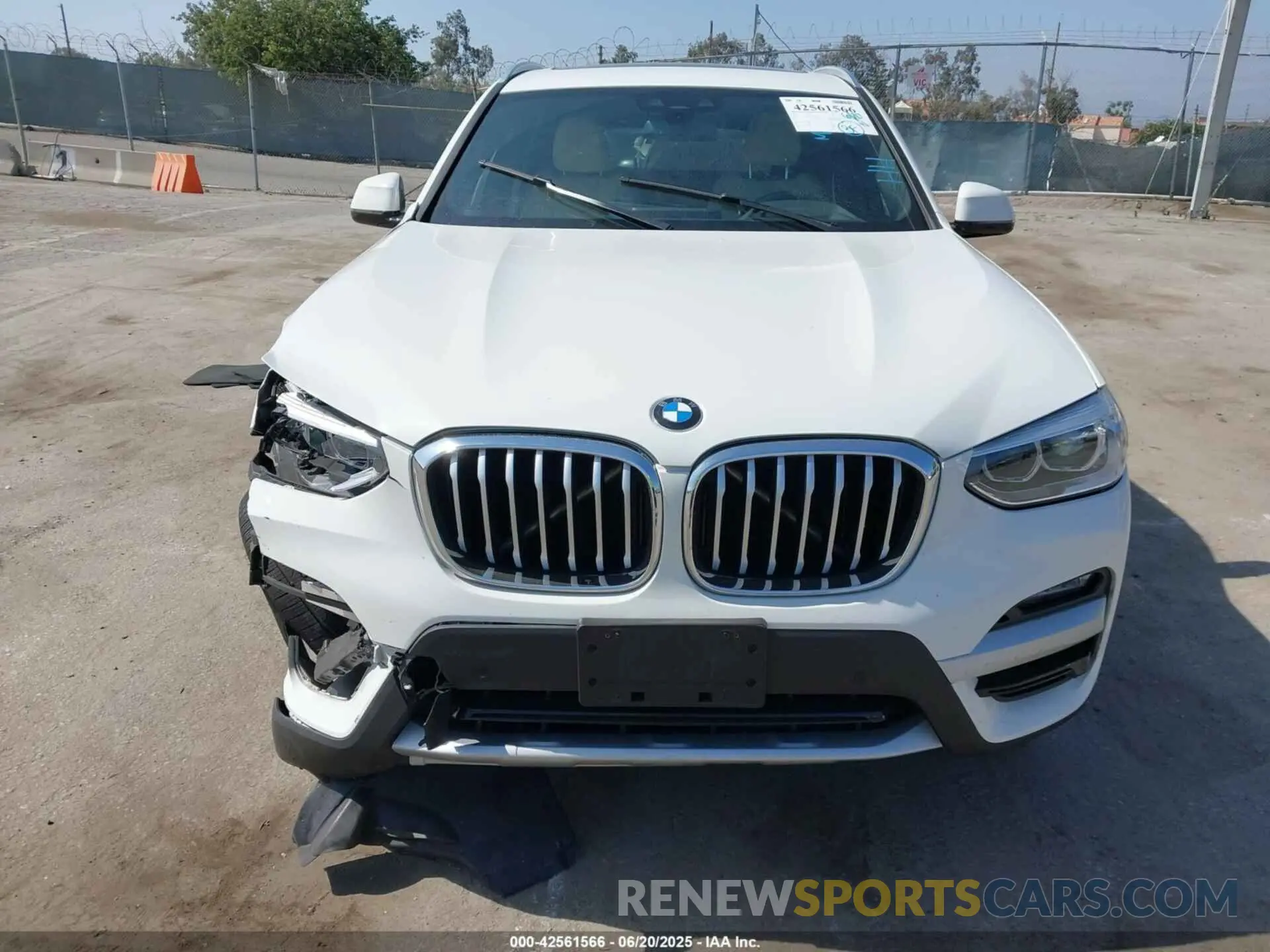 12 Photograph of a damaged car 5UXTY3C00M9G50081 BMW X3 2021