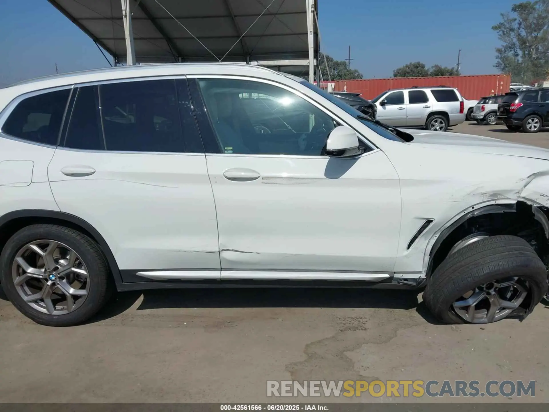 13 Photograph of a damaged car 5UXTY3C00M9G50081 BMW X3 2021