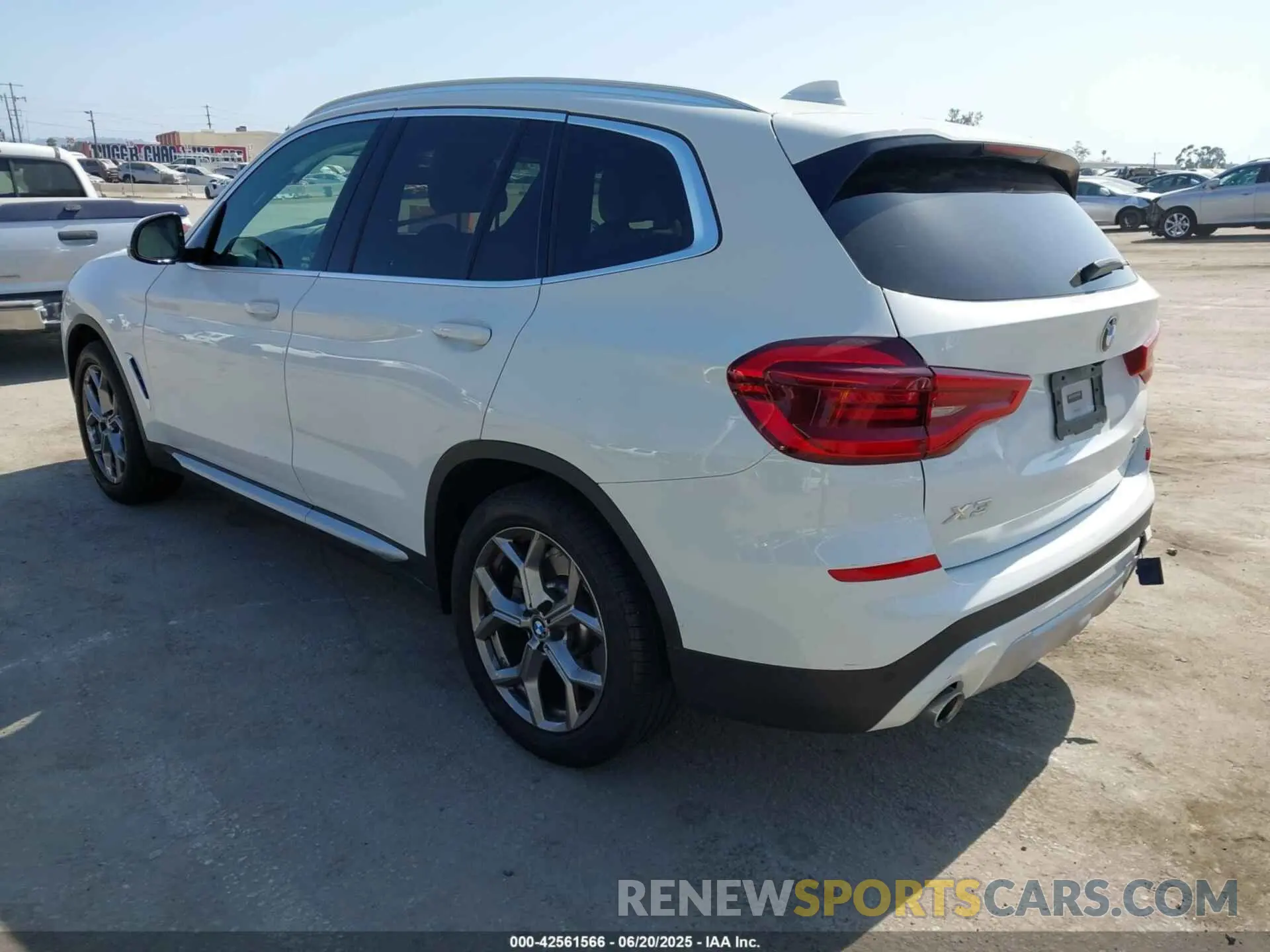 3 Photograph of a damaged car 5UXTY3C00M9G50081 BMW X3 2021