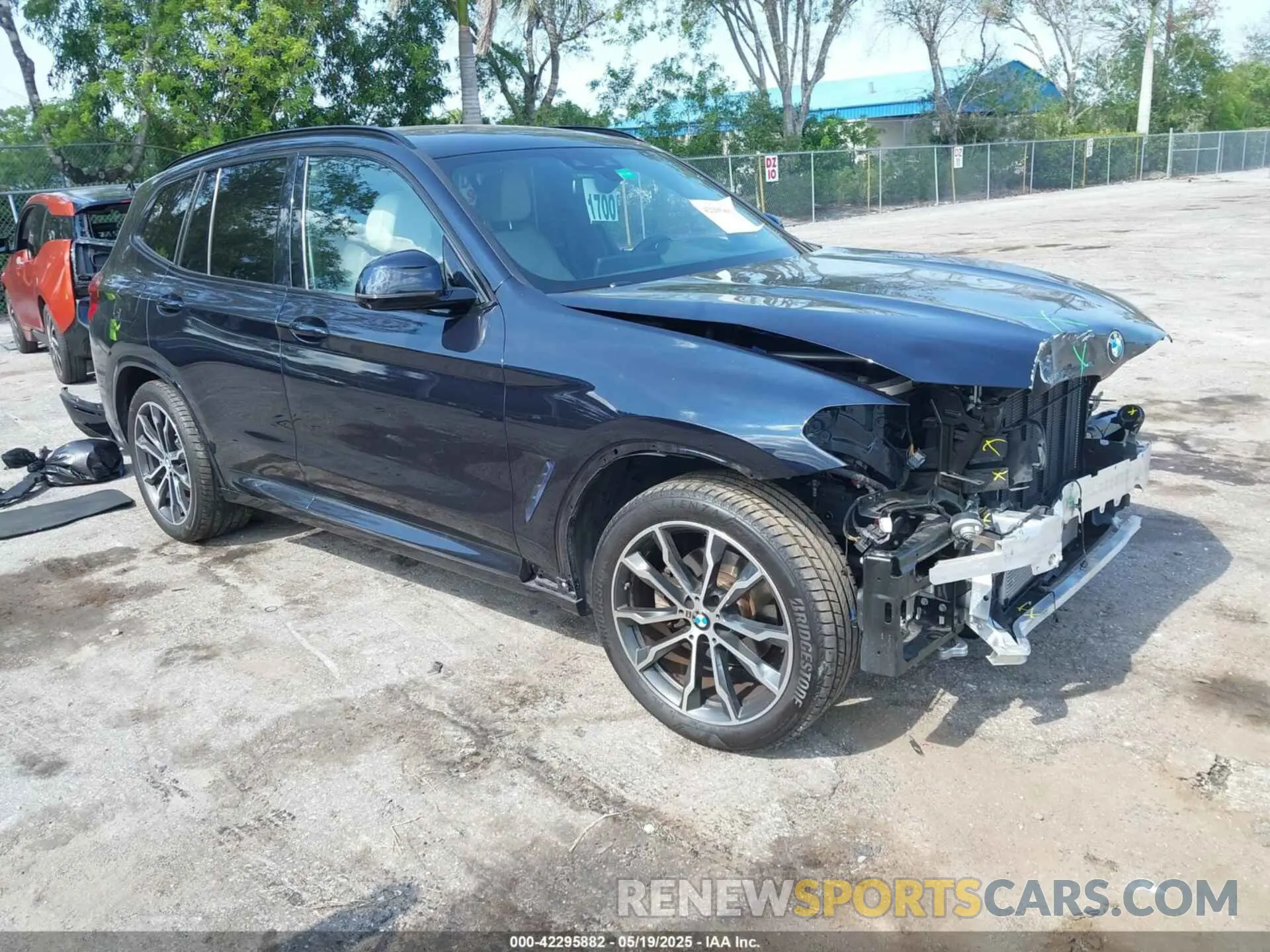 1 Photograph of a damaged car 5UXTY3C00M9G70296 BMW X3 2021