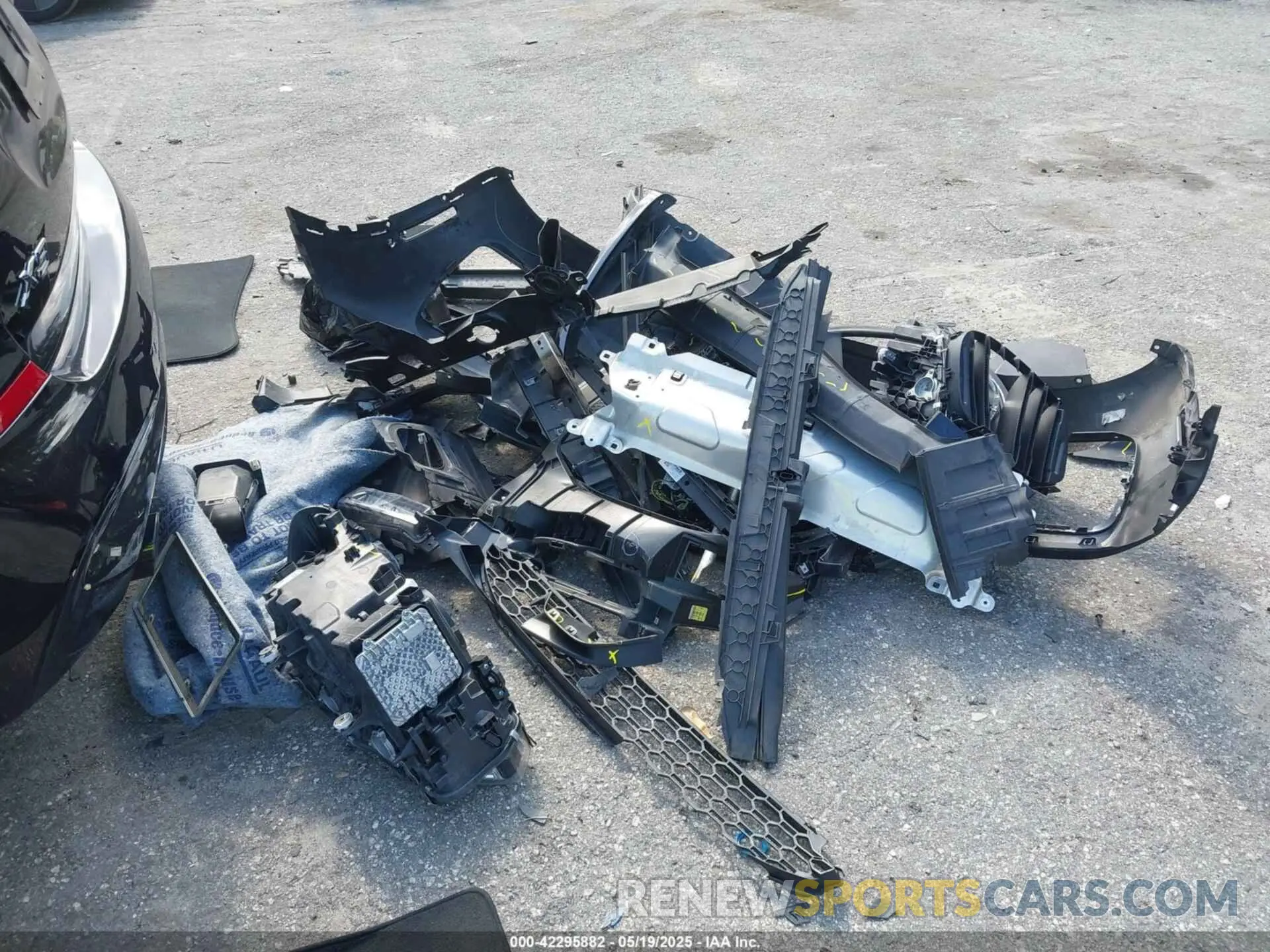 12 Photograph of a damaged car 5UXTY3C00M9G70296 BMW X3 2021